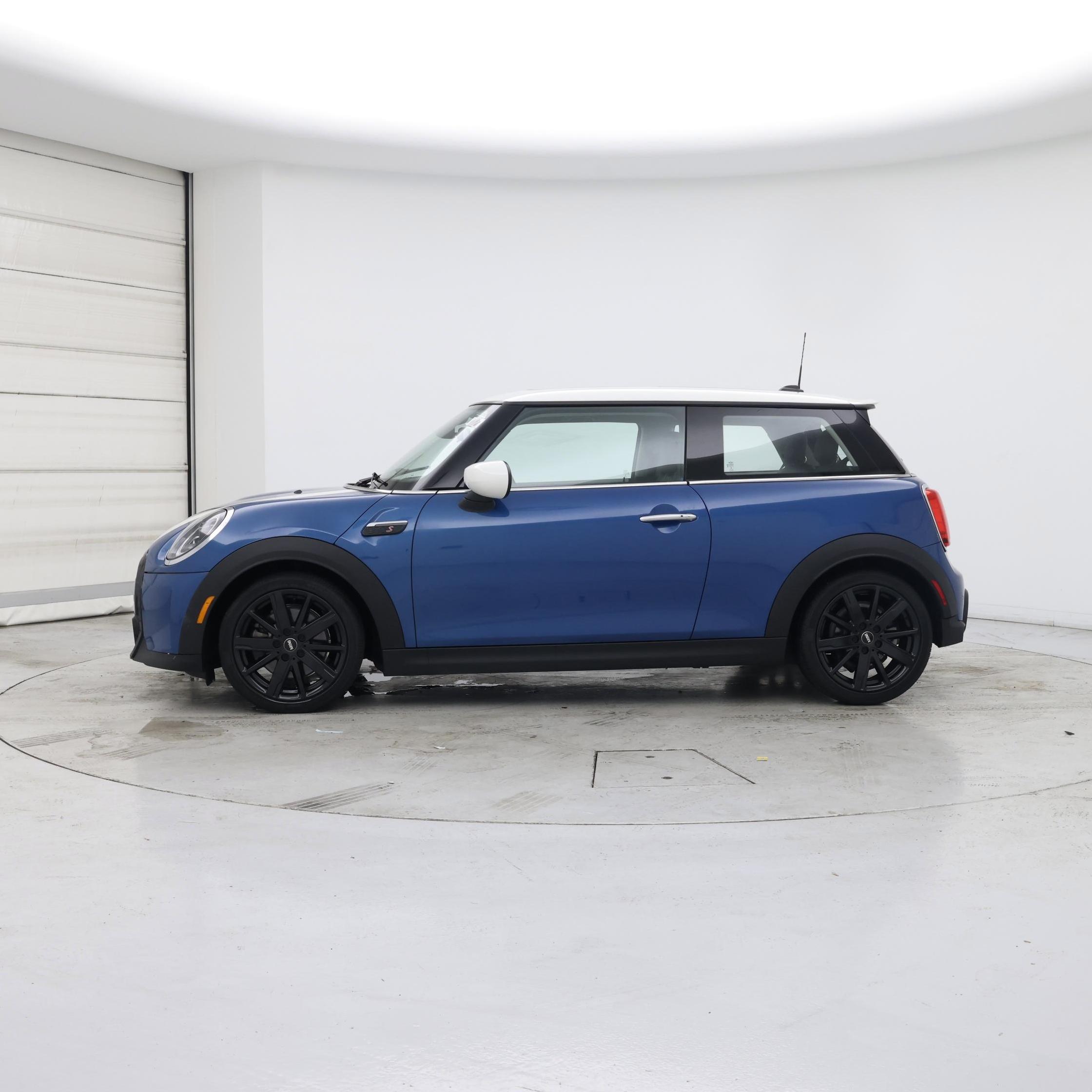 Thumbnail: 2022 MINI Cooper Hardtop - 3