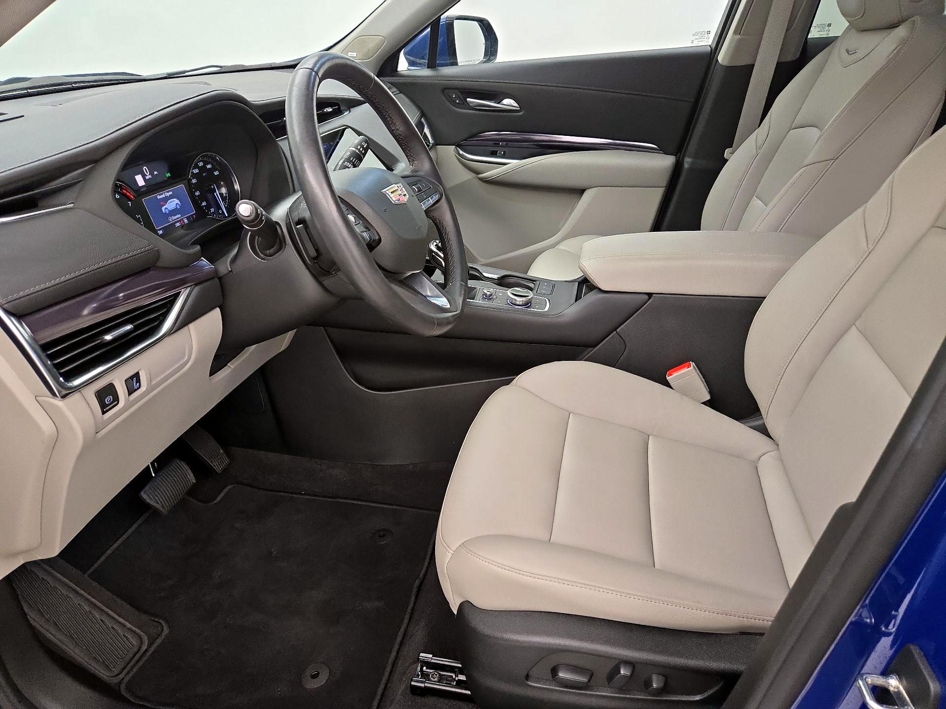 Thumbnail: 2023 Cadillac XT4 - 11