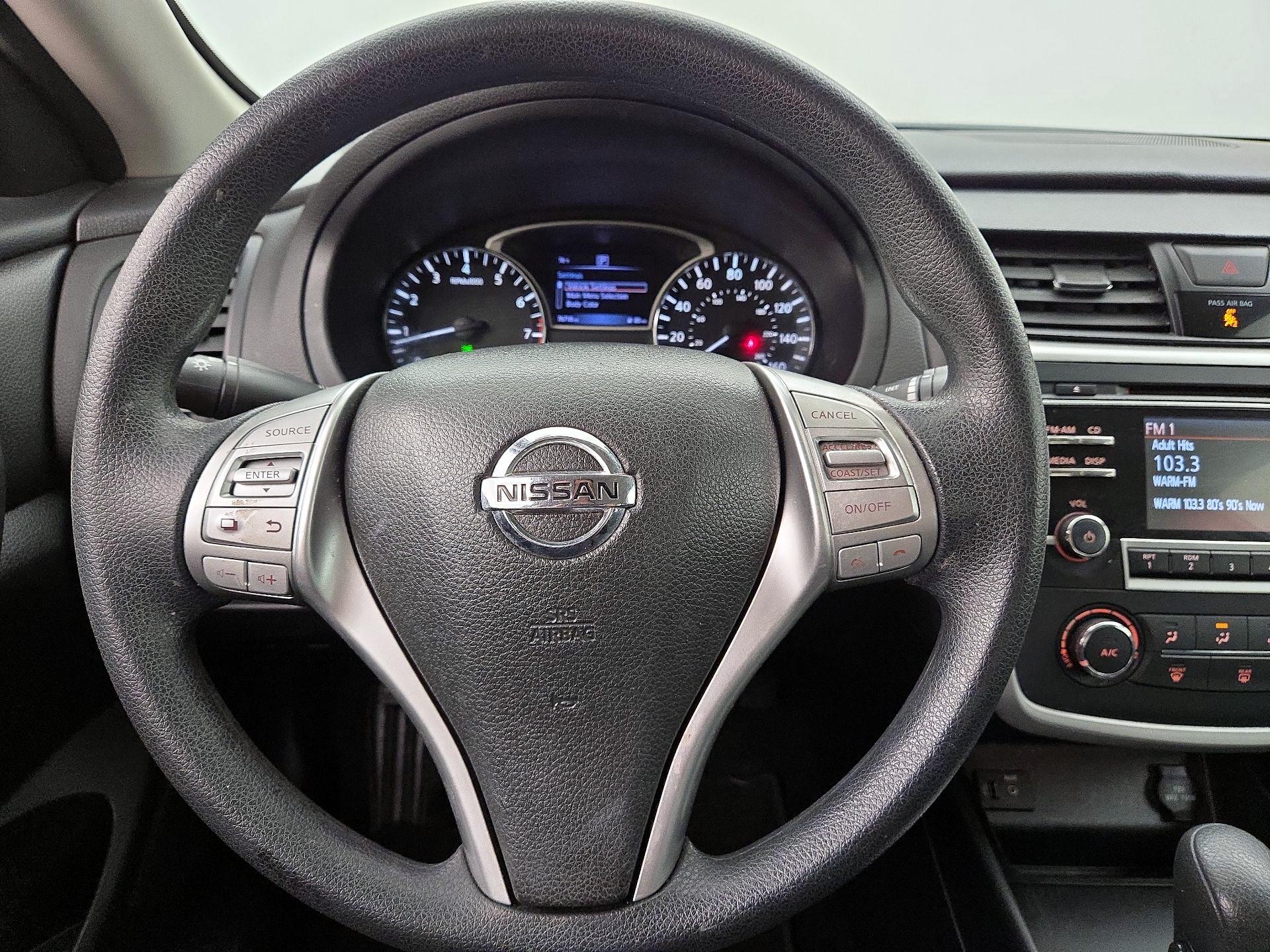 Thumbnail: 2016 Nissan Altima - 10