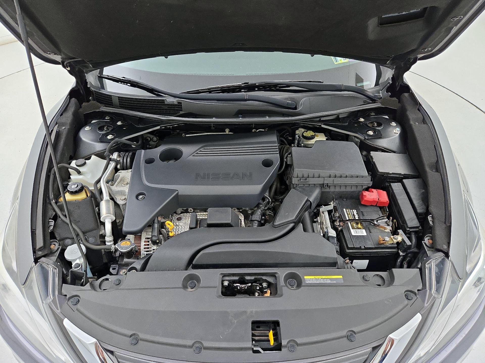 Thumbnail: 2016 Nissan Altima - 20