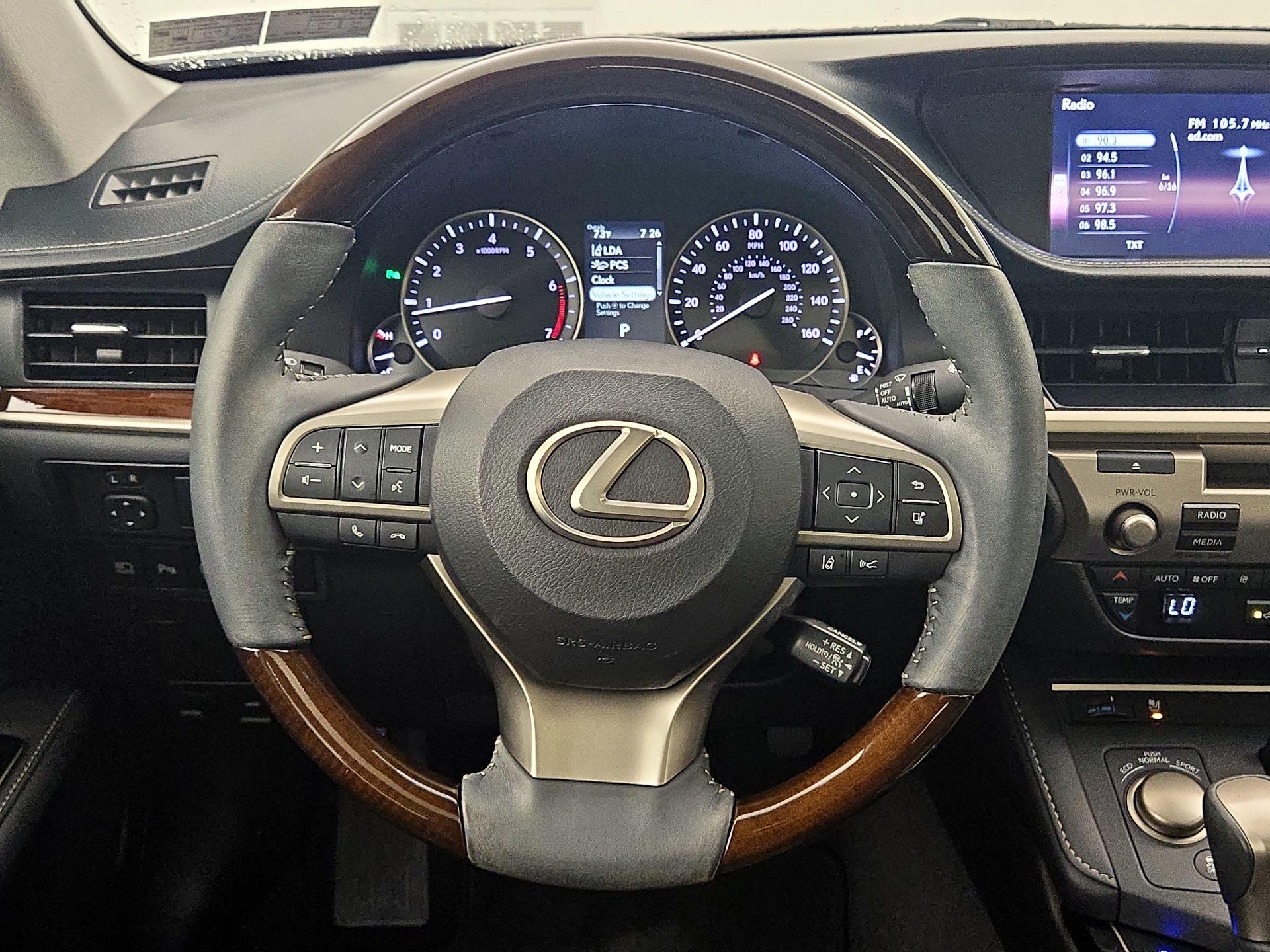 Thumbnail: 2016 Lexus ES - 10