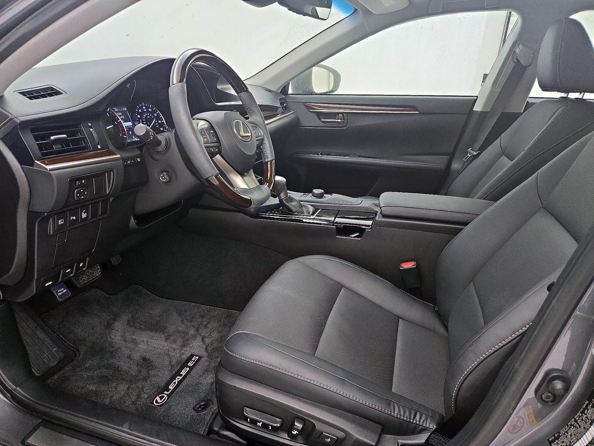 Thumbnail: 2016 Lexus ES - 11