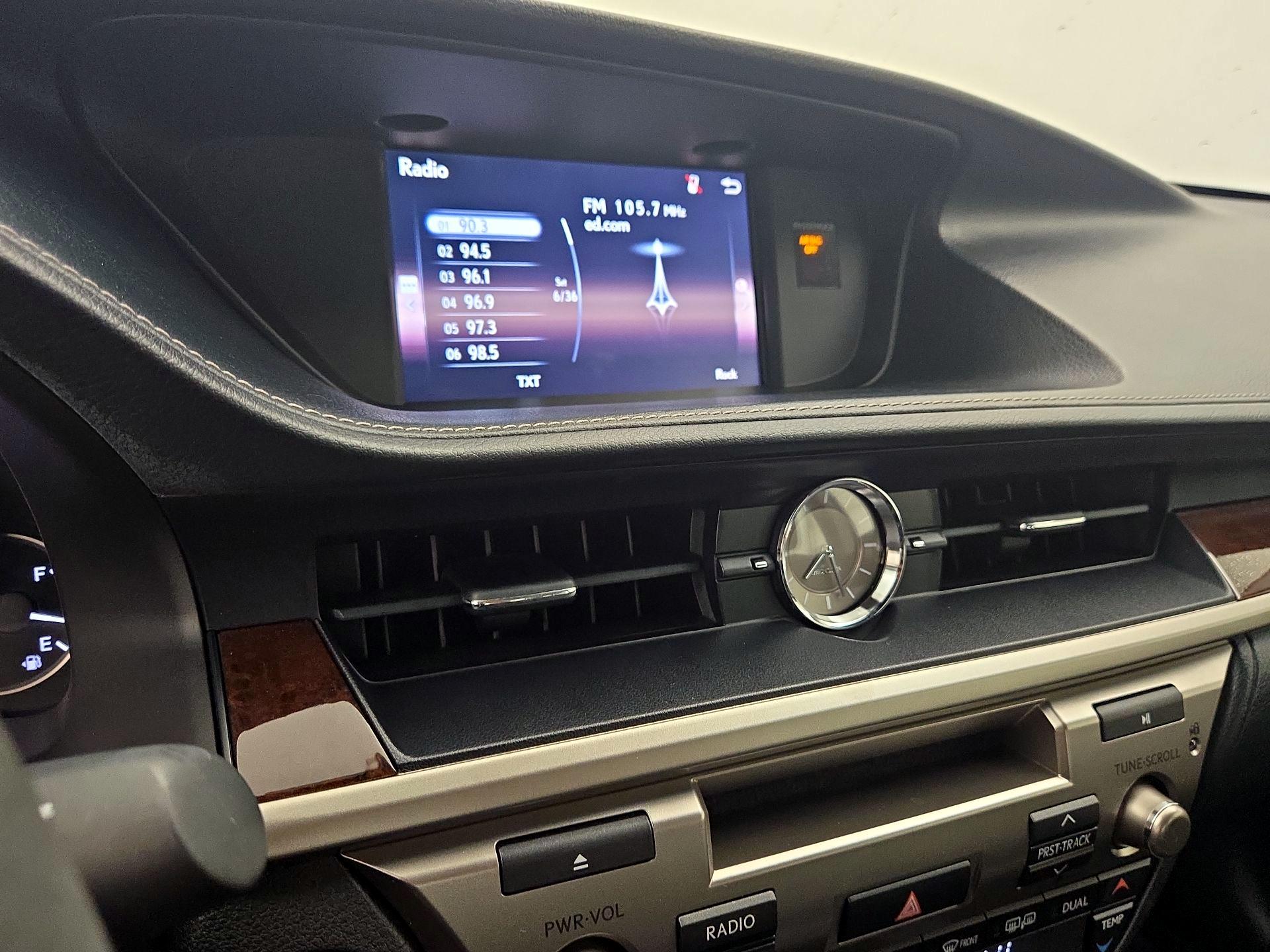 Thumbnail: 2016 Lexus ES - 15