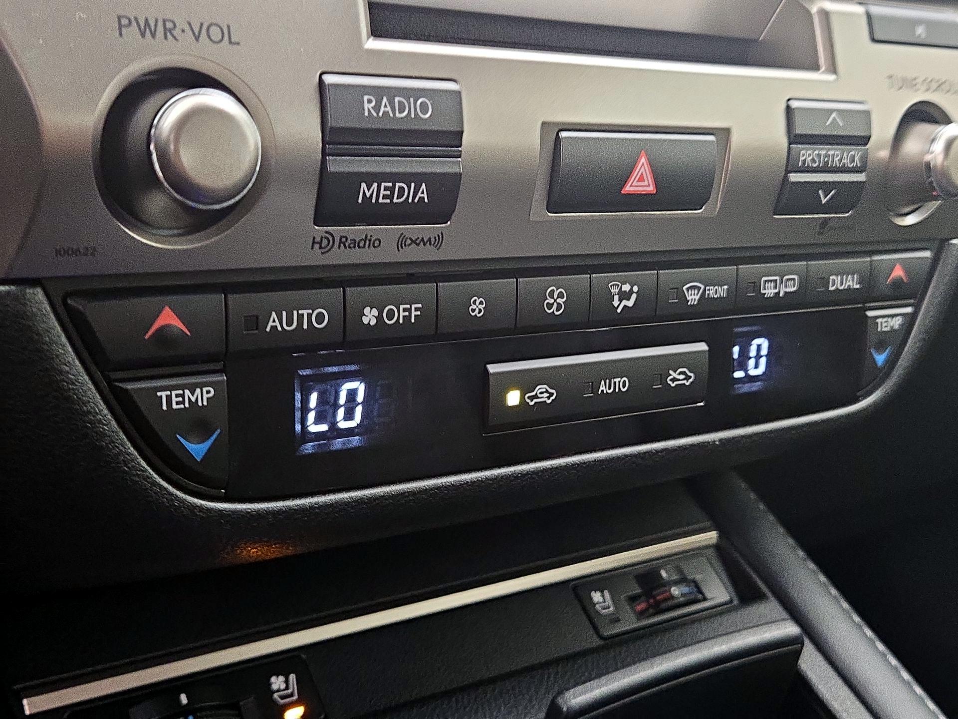 Thumbnail: 2016 Lexus ES - 16