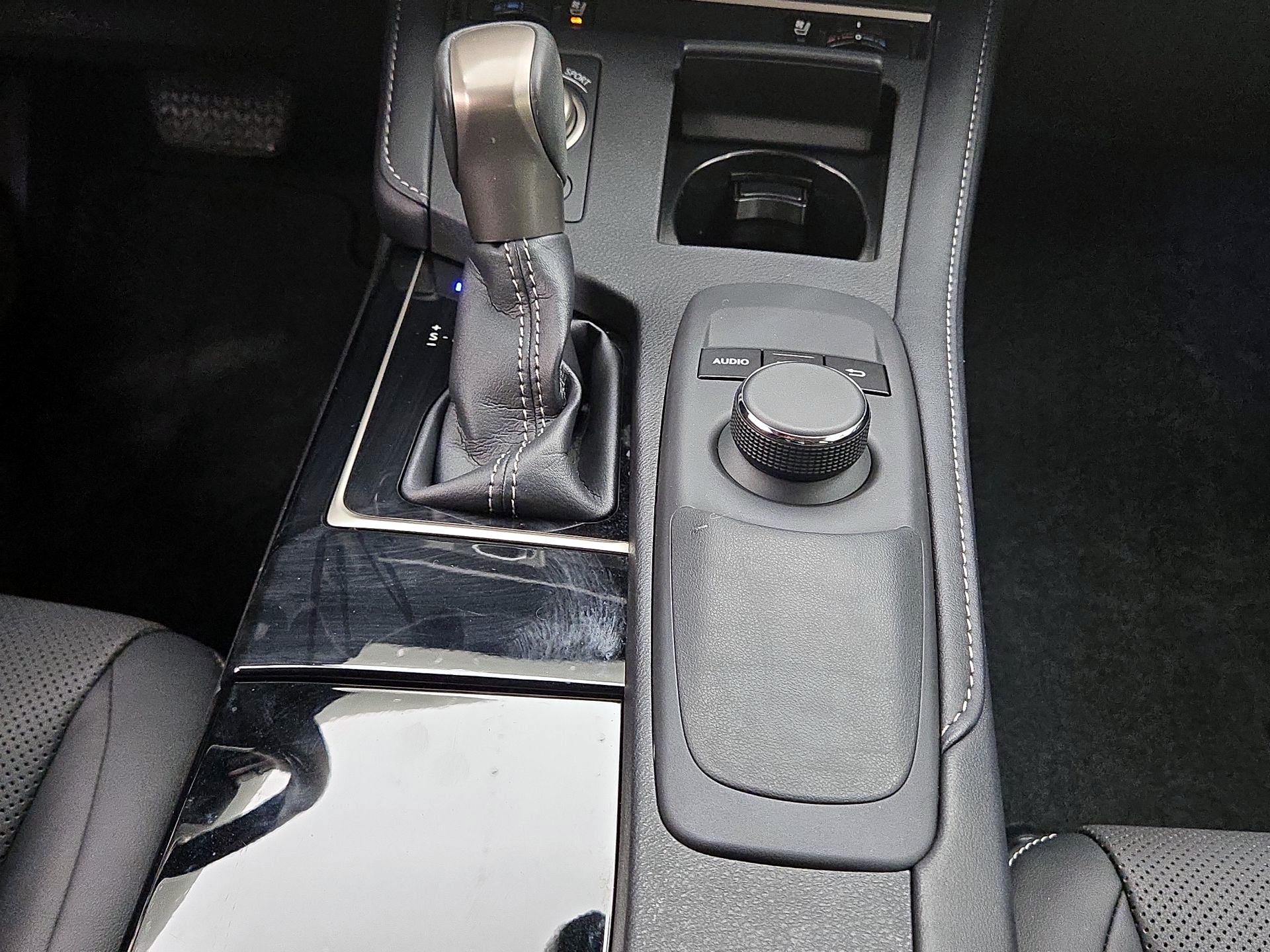 Thumbnail: 2016 Lexus ES - 17