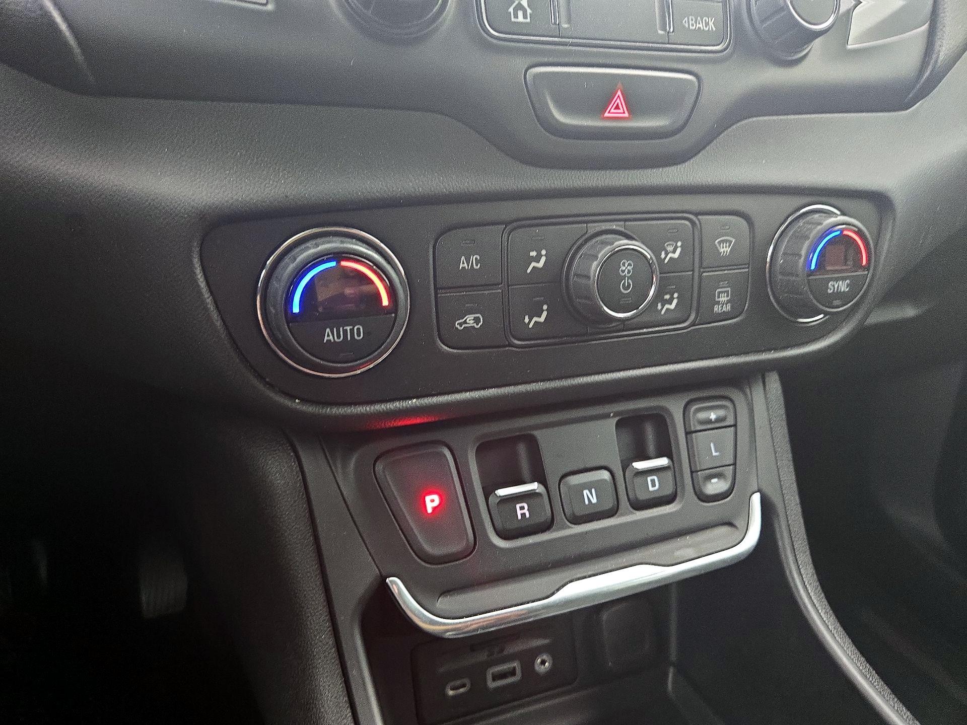 Thumbnail: 2020 GMC Terrain - 17