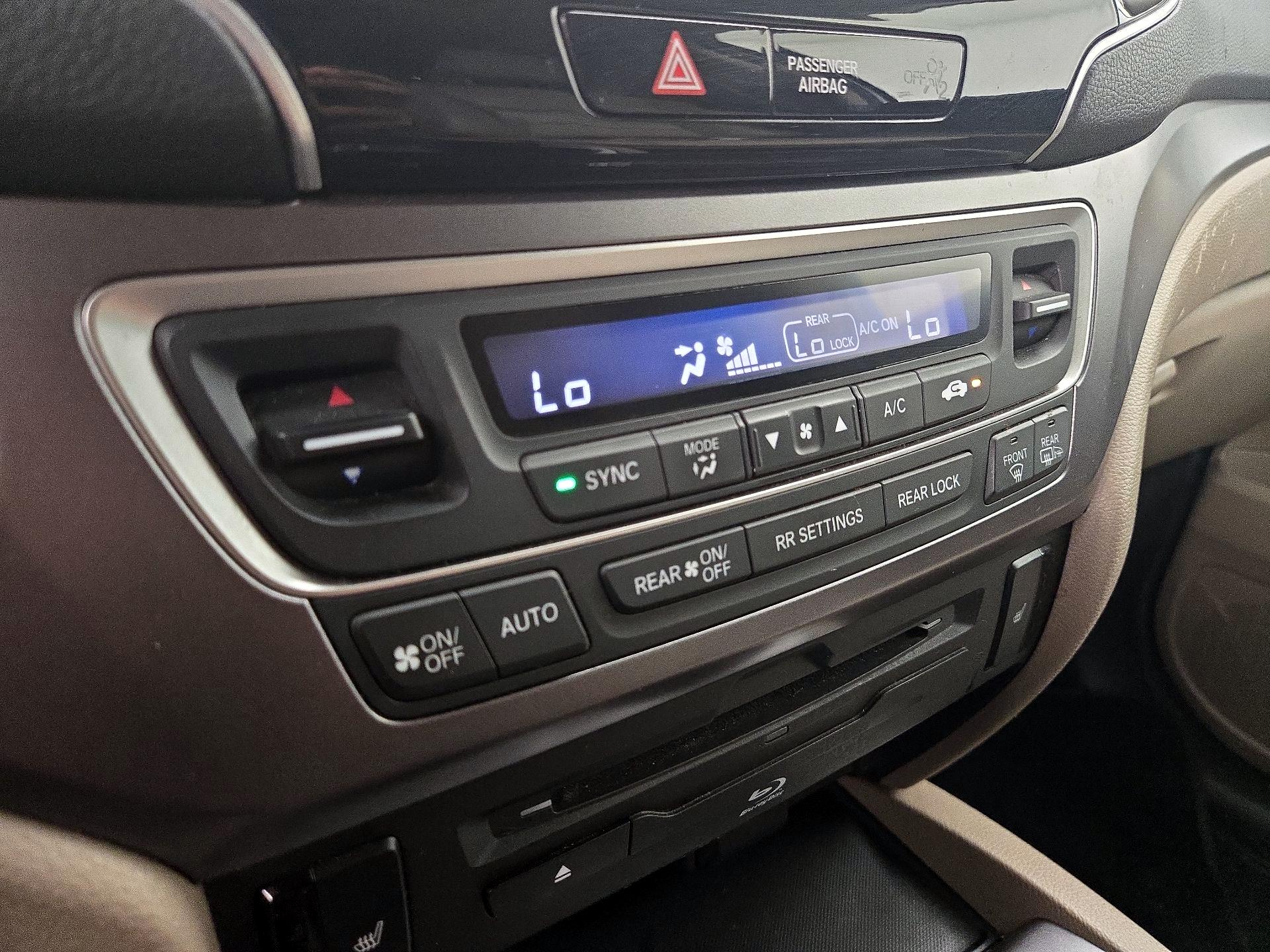 Thumbnail: 2019 Honda Pilot - 16