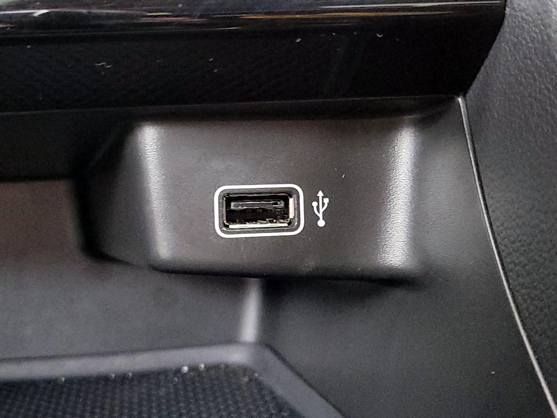 Thumbnail: 2019 Volkswagen Jetta - 18