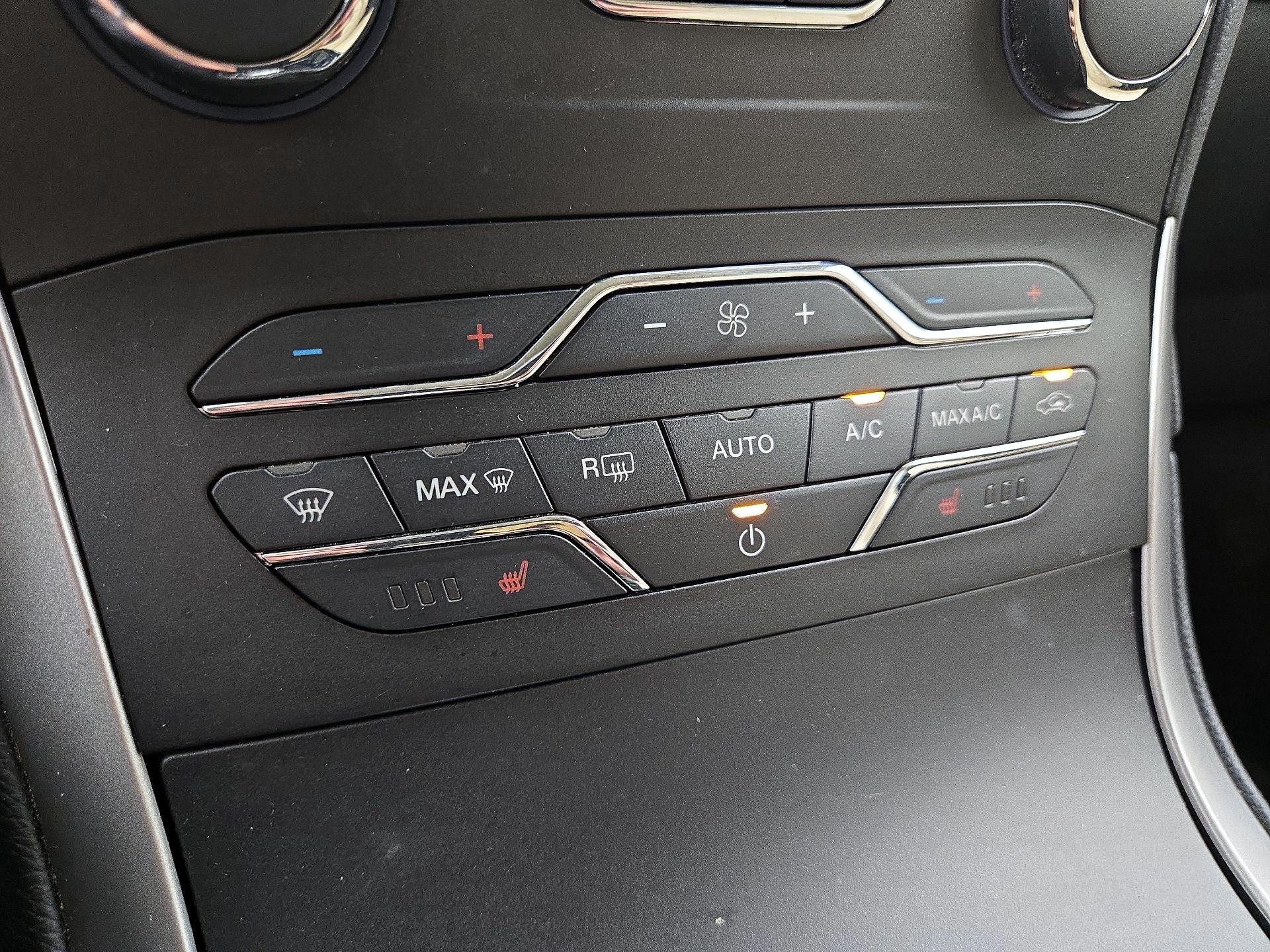 Thumbnail: 2019 Ford Edge - 16