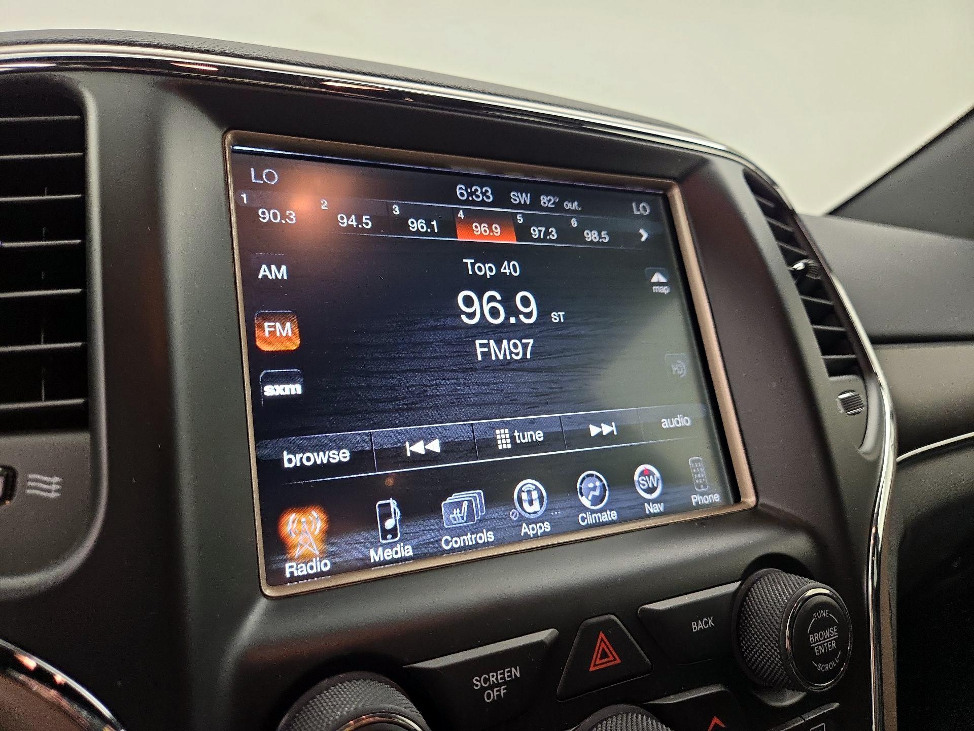 Thumbnail: 2017 Jeep Grand Cherokee - 15