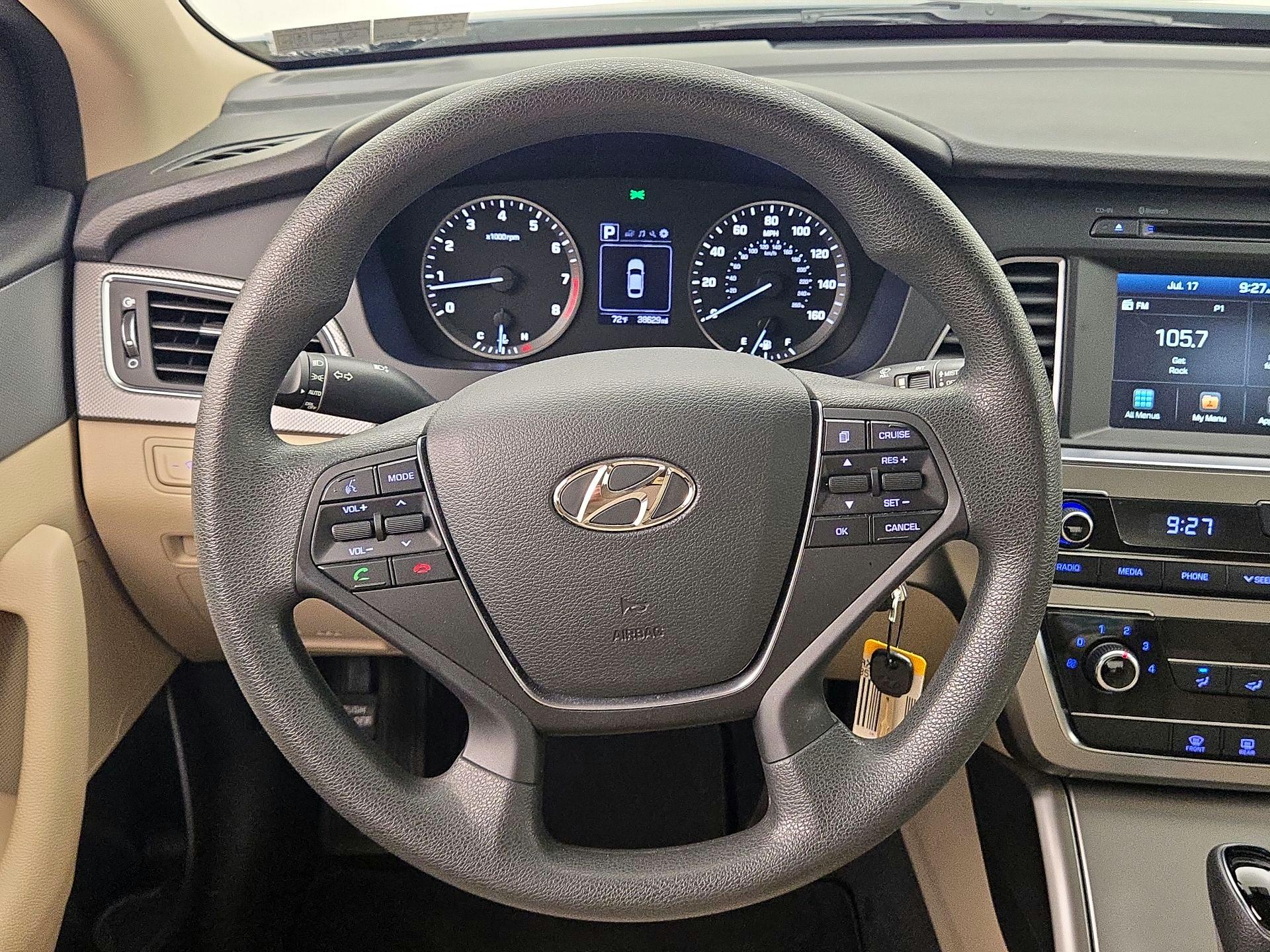 Thumbnail: 2016 Hyundai Sonata - 10