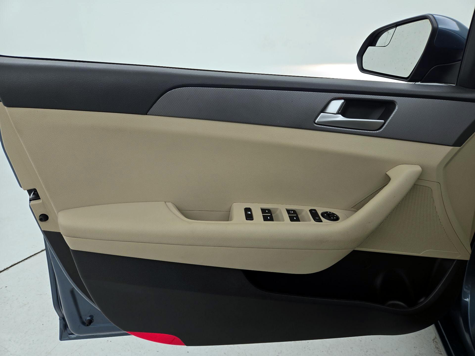 Thumbnail: 2016 Hyundai Sonata - 12