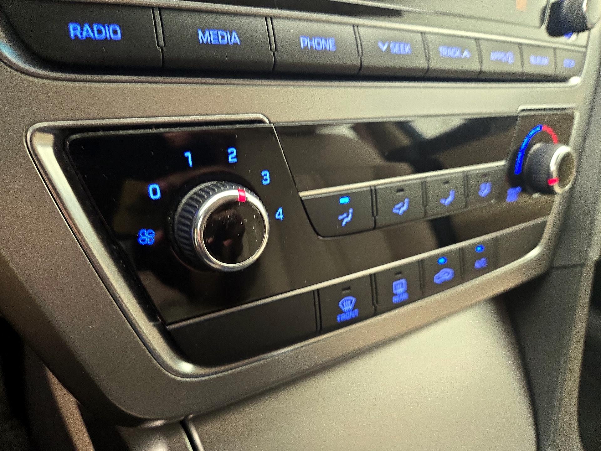 Thumbnail: 2016 Hyundai Sonata - 16