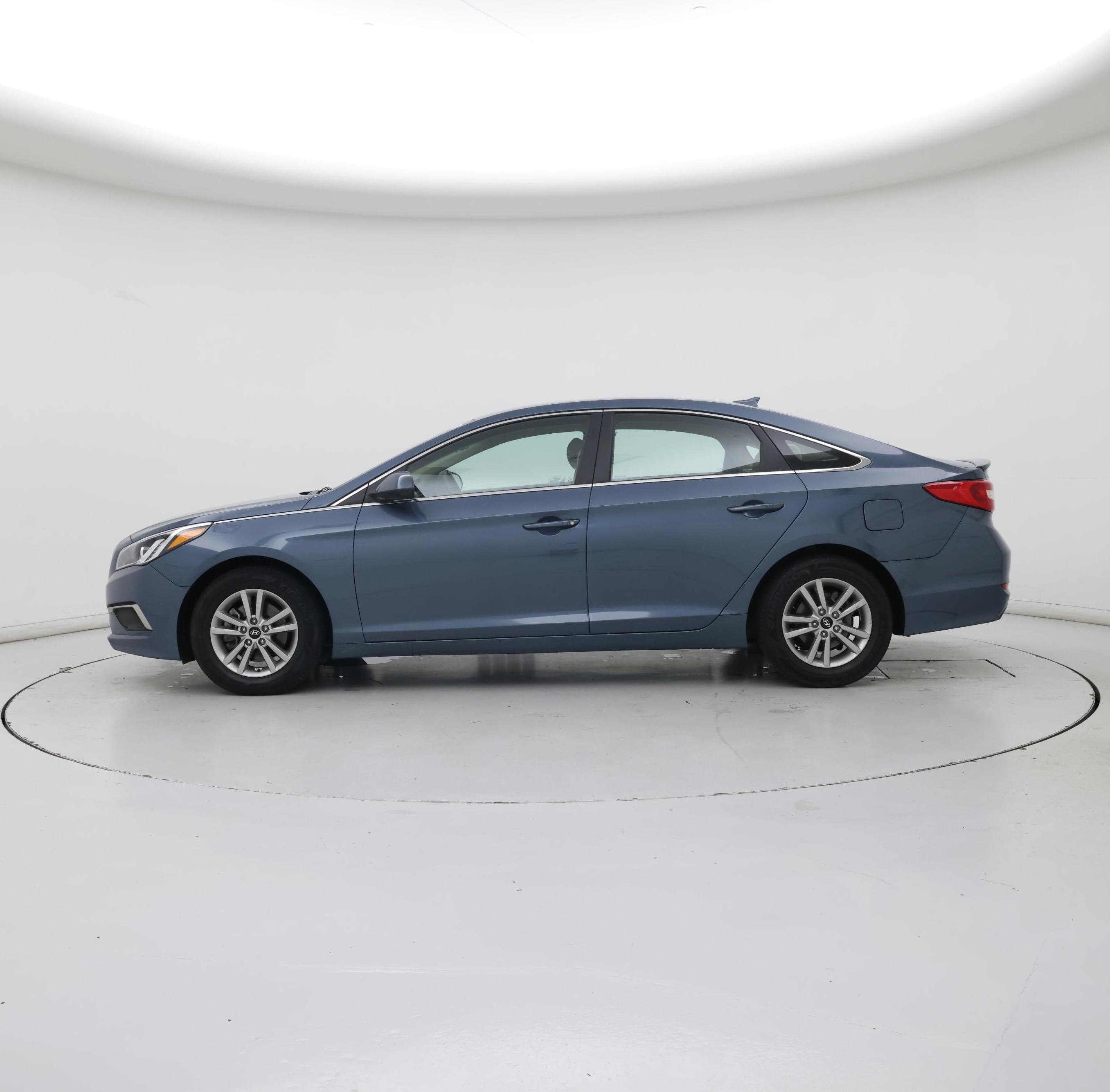 Thumbnail: 2016 Hyundai Sonata - 3
