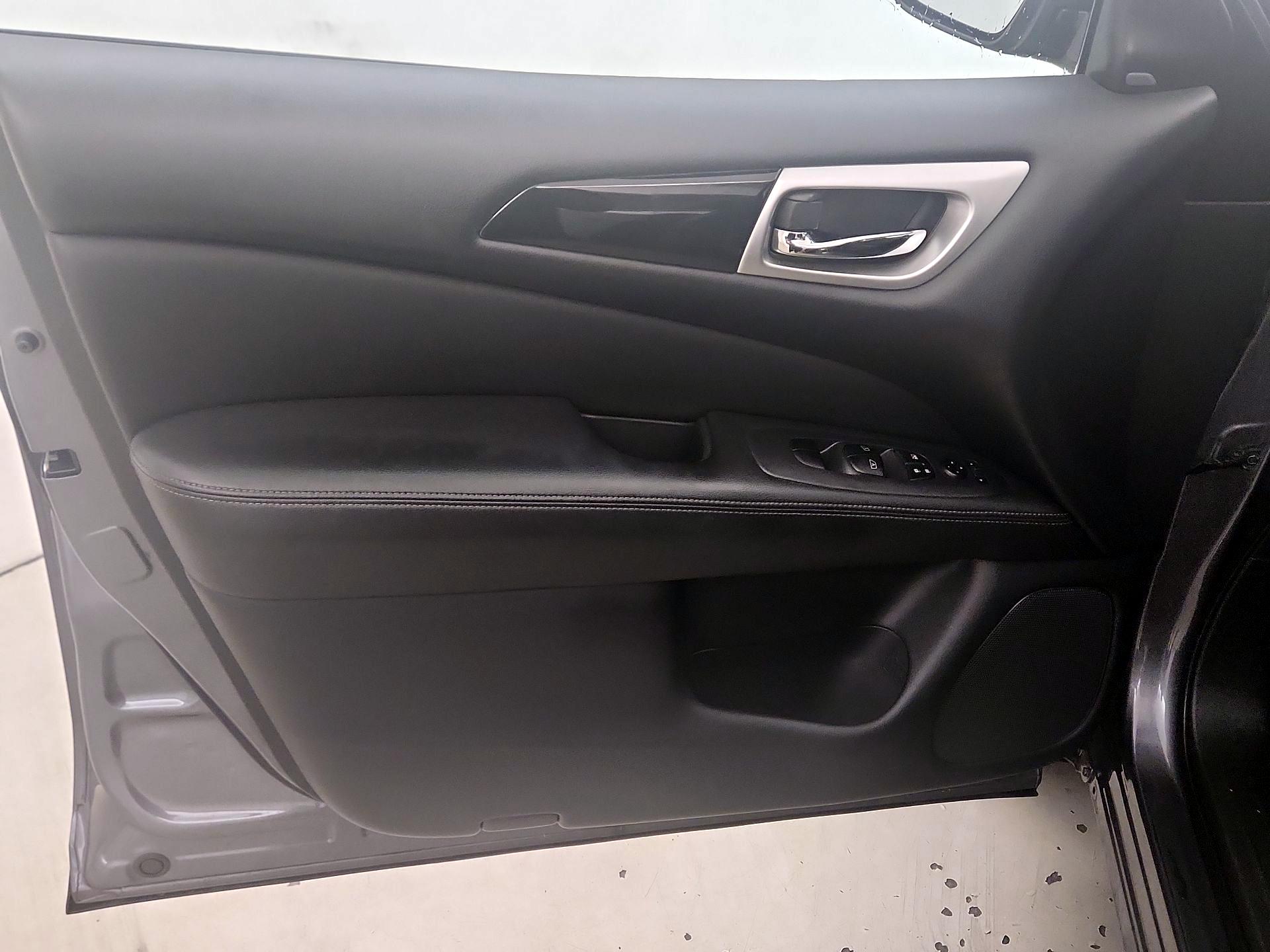 Thumbnail: 2020 Nissan Pathfinder - 12