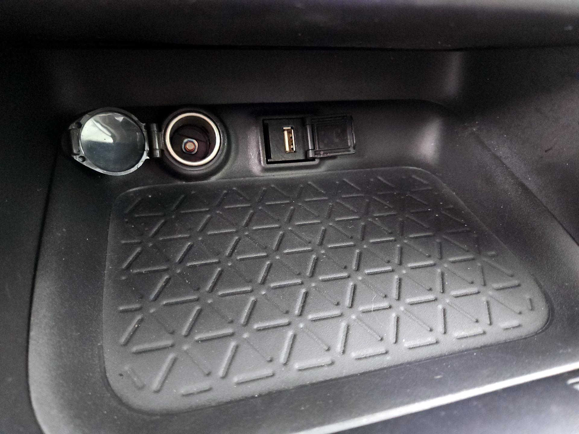 Thumbnail: 2021 Toyota RAV4 - 18