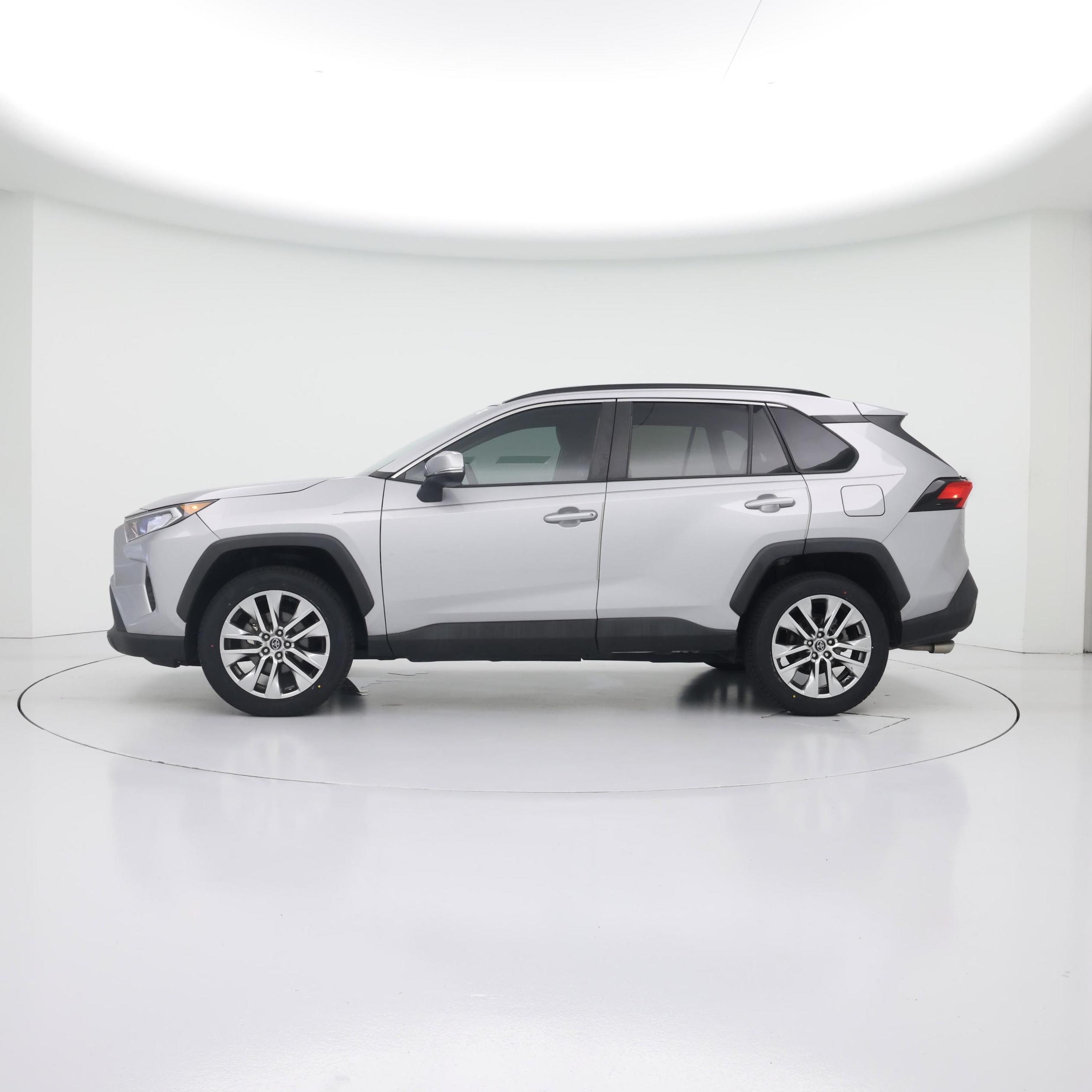 Thumbnail: 2021 Toyota RAV4 - 3