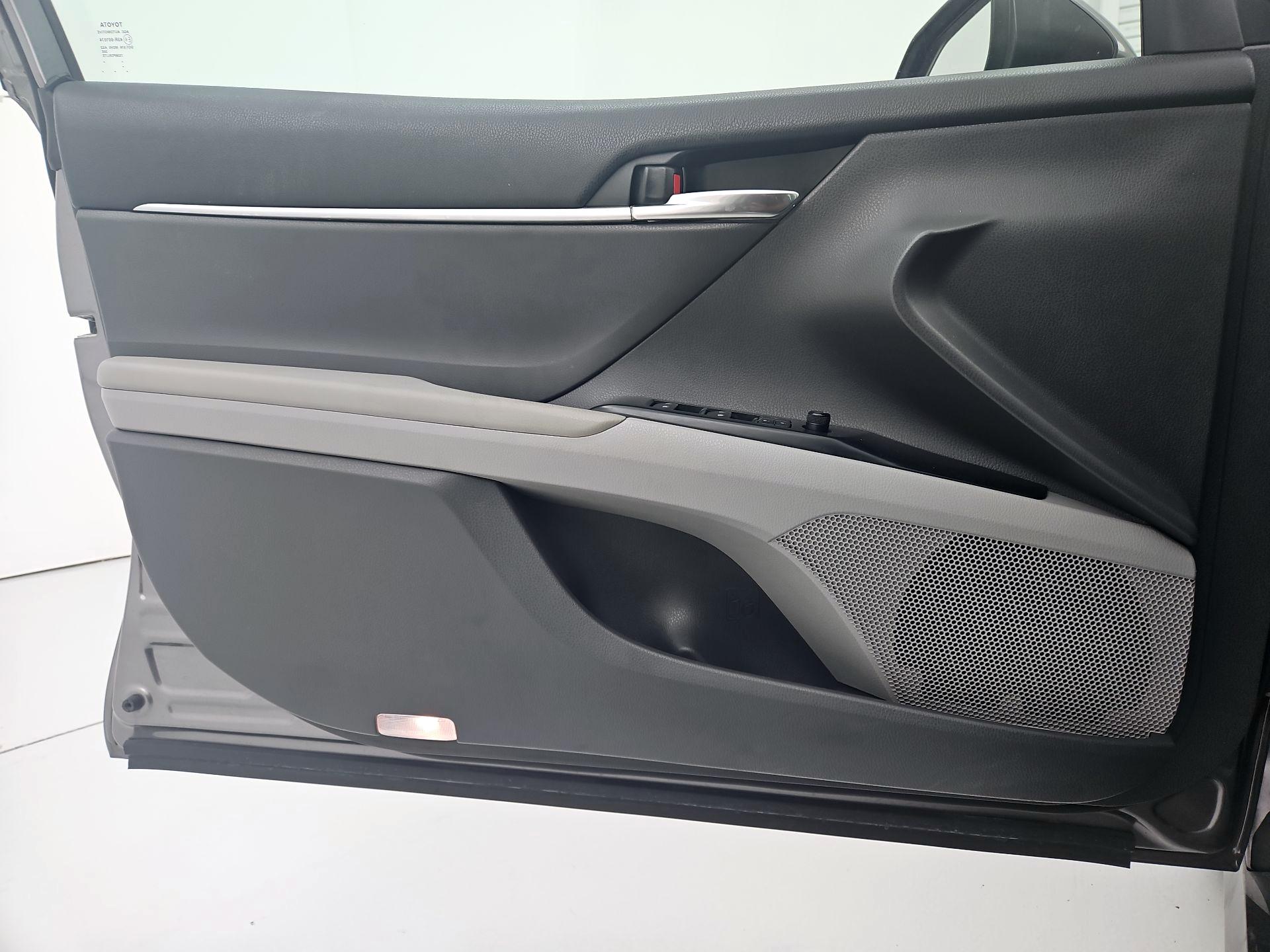 Thumbnail: 2019 Toyota Camry - 12