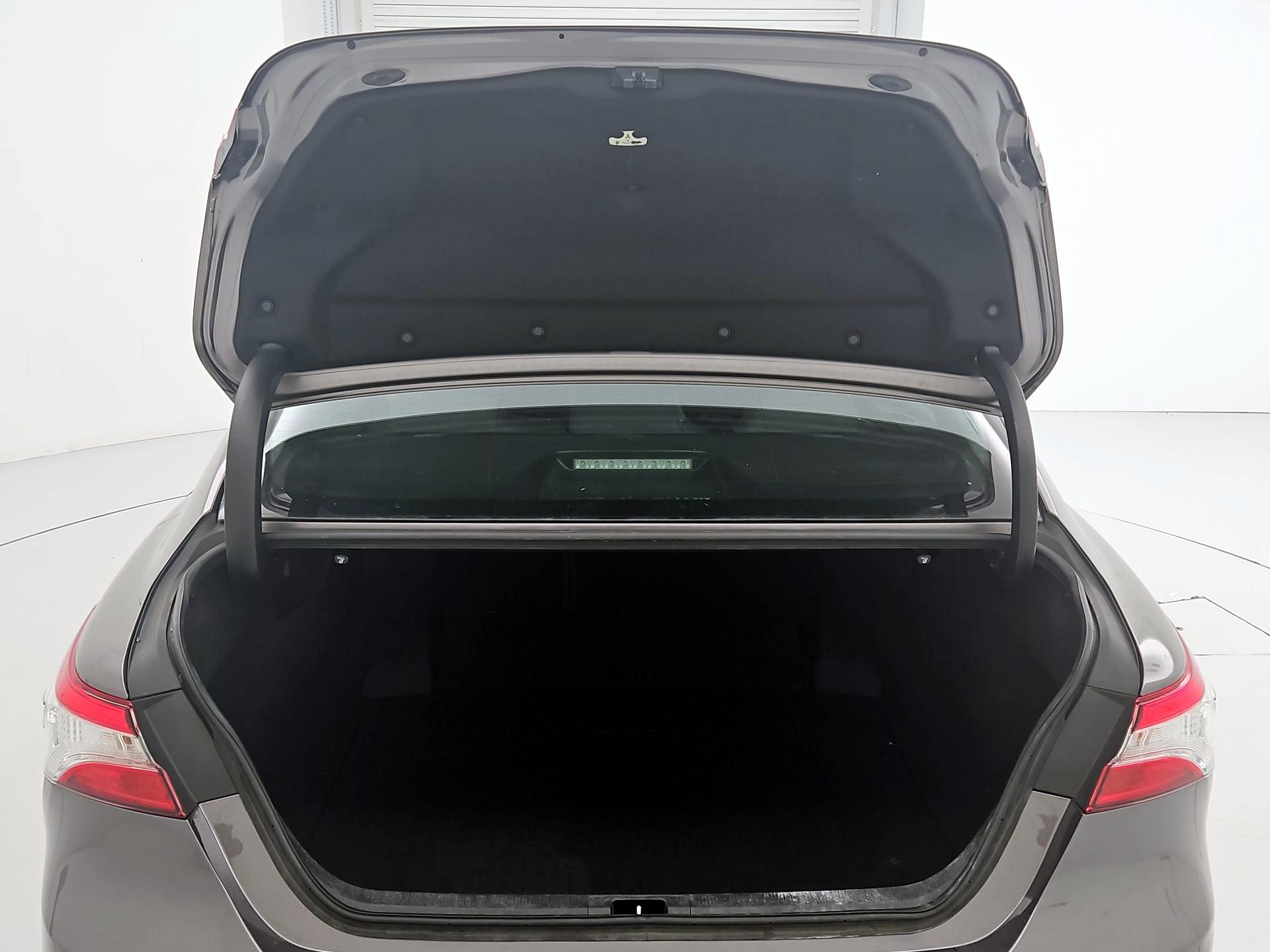 Thumbnail: 2019 Toyota Camry - 20