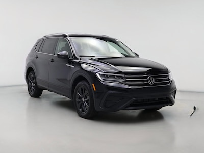 Black 2024 Volkswagen Tiguan SE