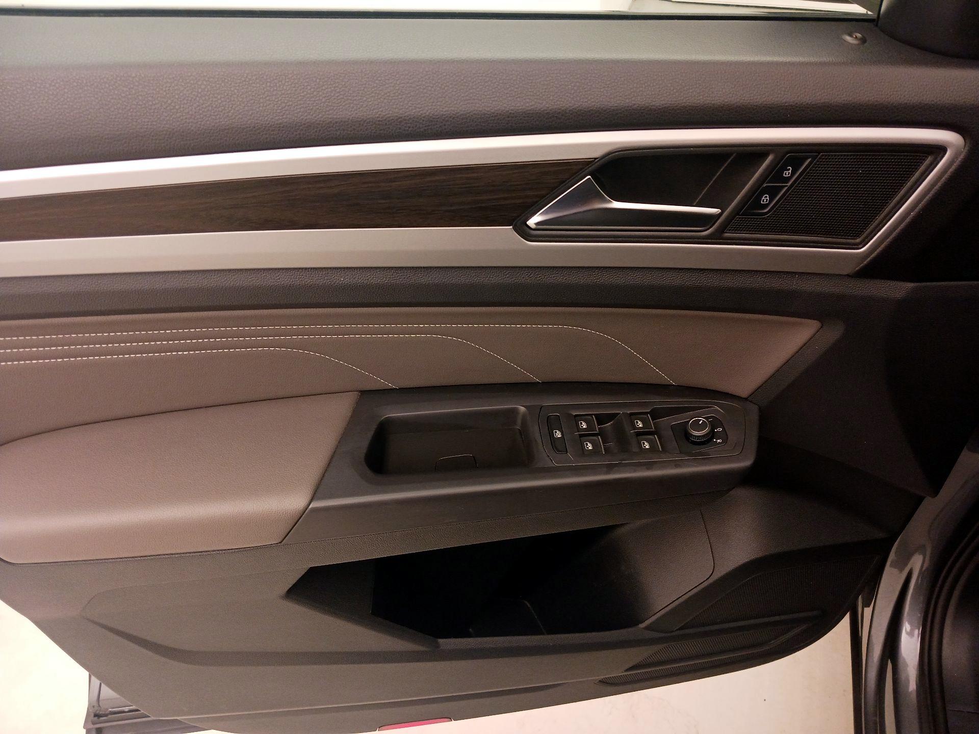 Thumbnail: 2023 Volkswagen Atlas - 12