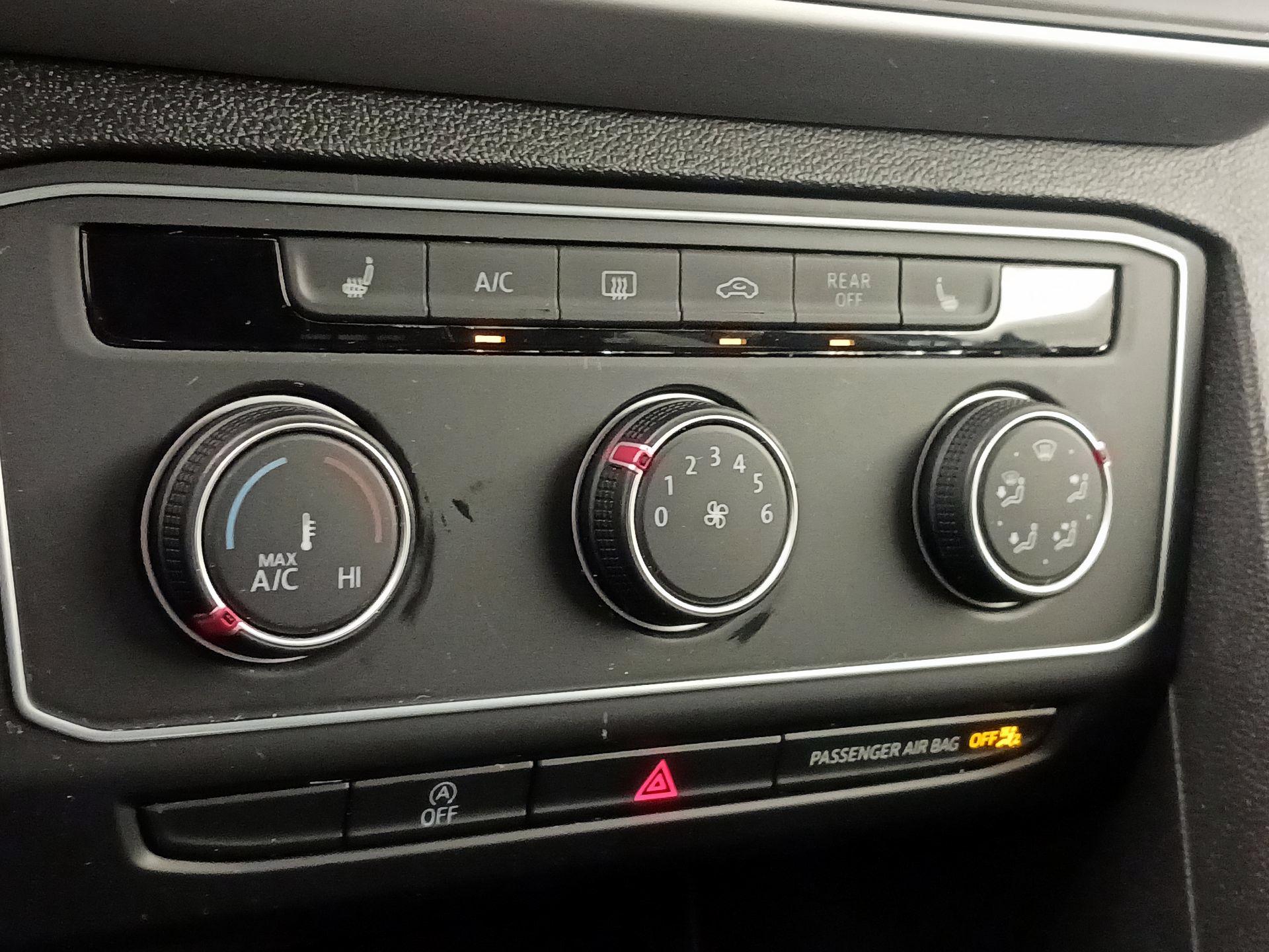 Thumbnail: 2023 Volkswagen Atlas - 16