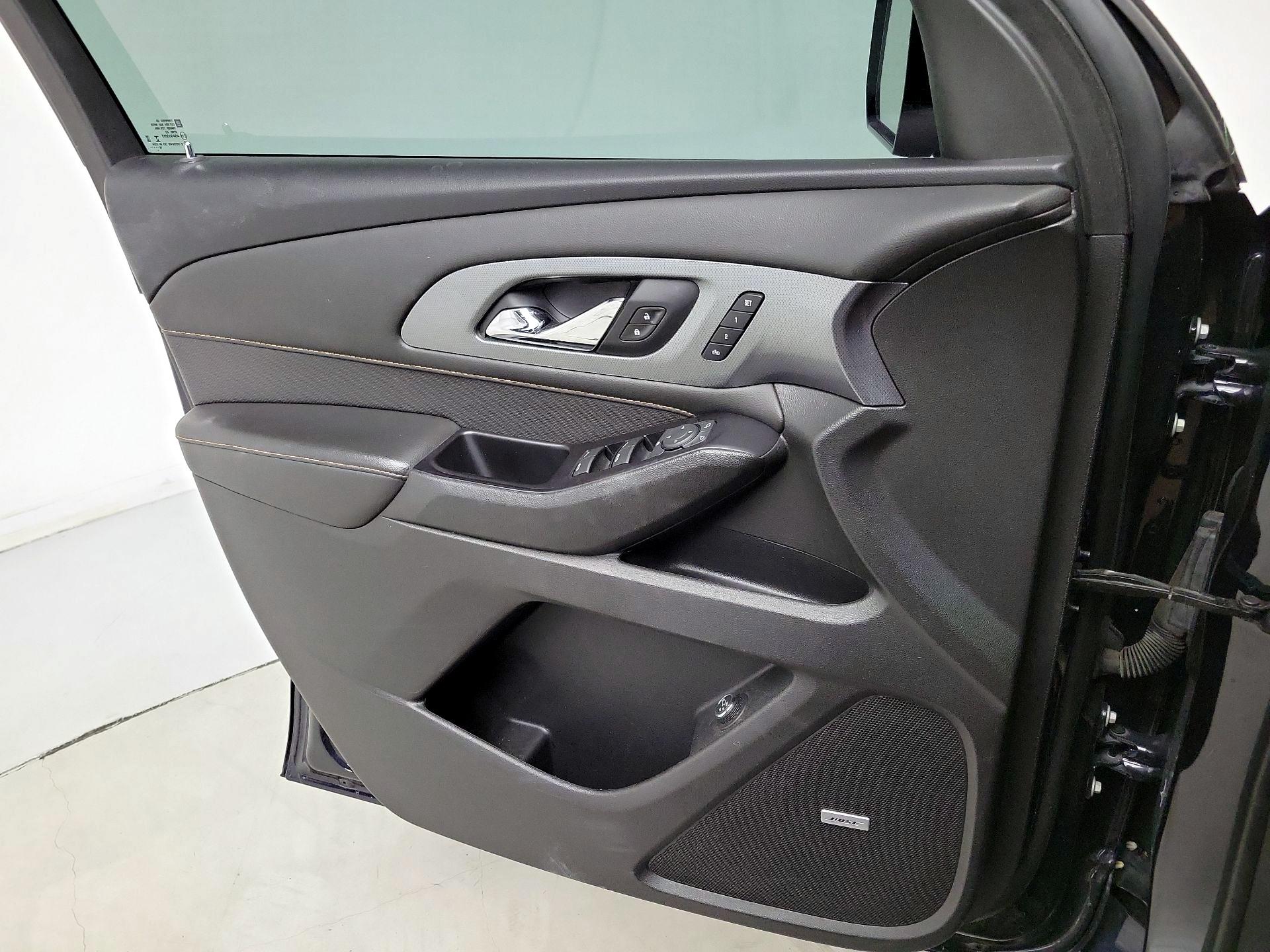 Thumbnail: 2020 Chevrolet Traverse - 12