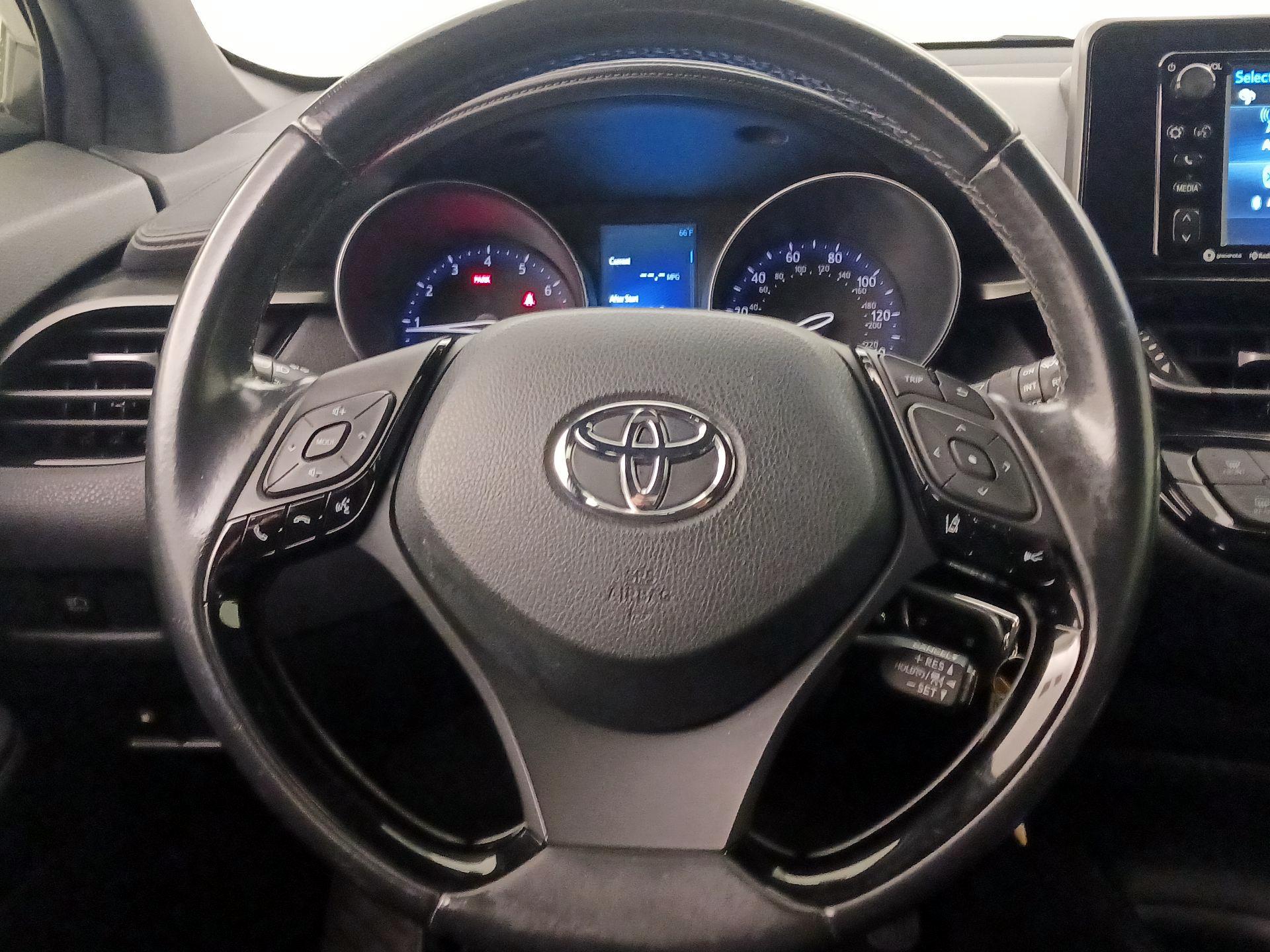 Thumbnail: 2018 Toyota C-HR - 10