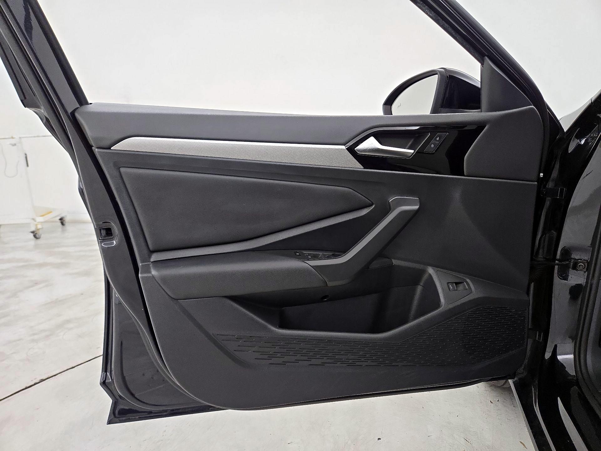 Thumbnail: 2019 Volkswagen Jetta - 12