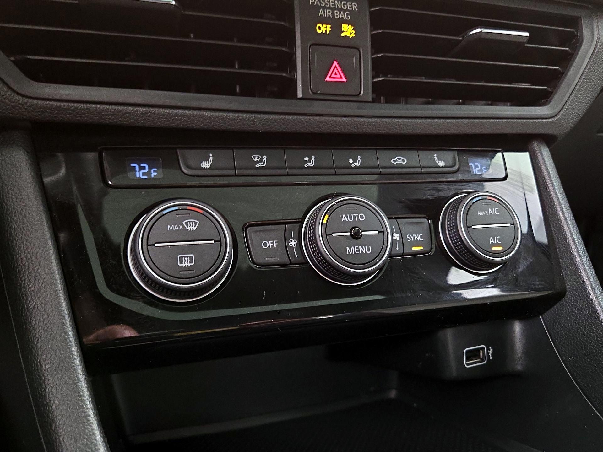 Thumbnail: 2019 Volkswagen Jetta - 16