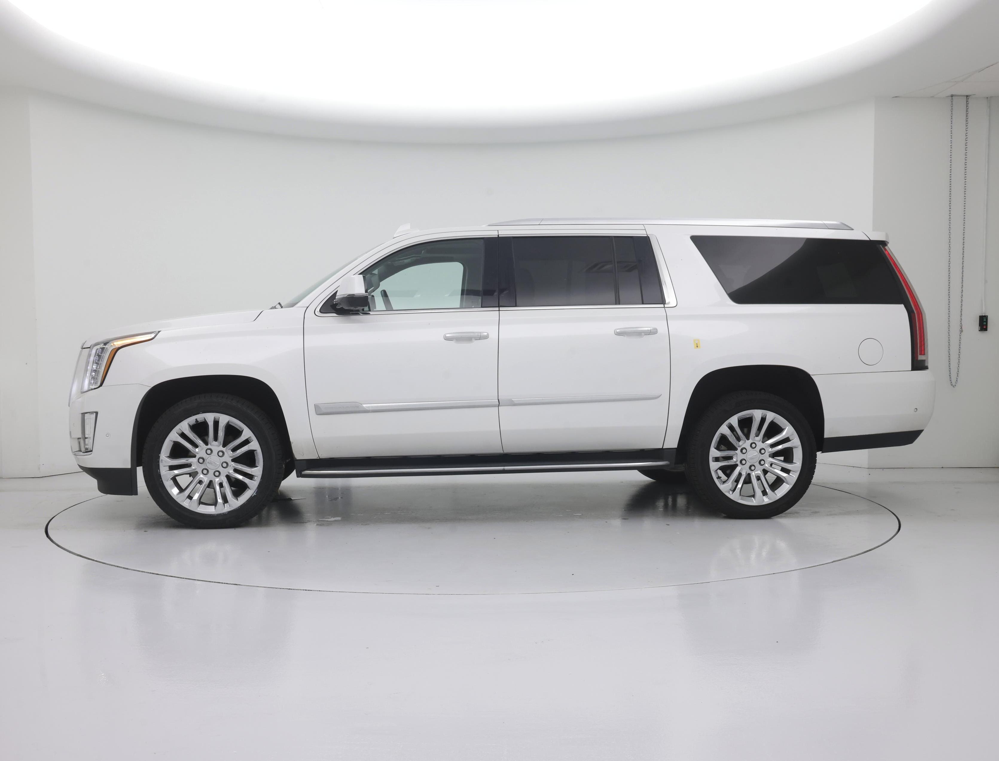Thumbnail: 2020 Cadillac Escalade - 3