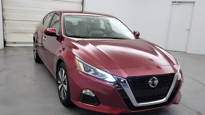 2022 Nissan Altima SV Hero Image