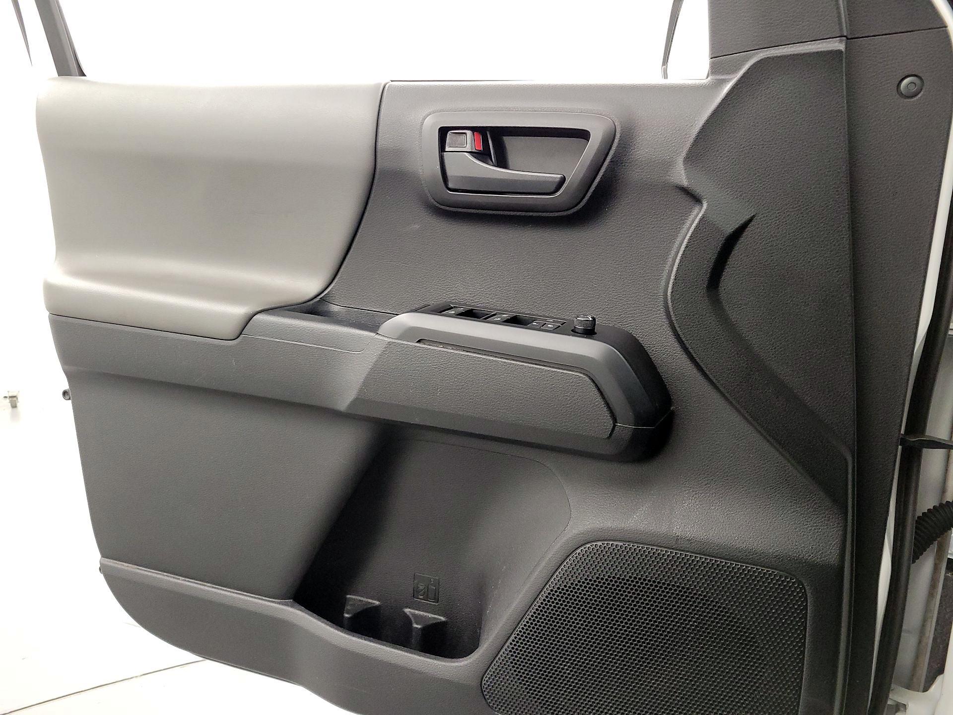 Thumbnail: 2022 Toyota Tacoma - 12