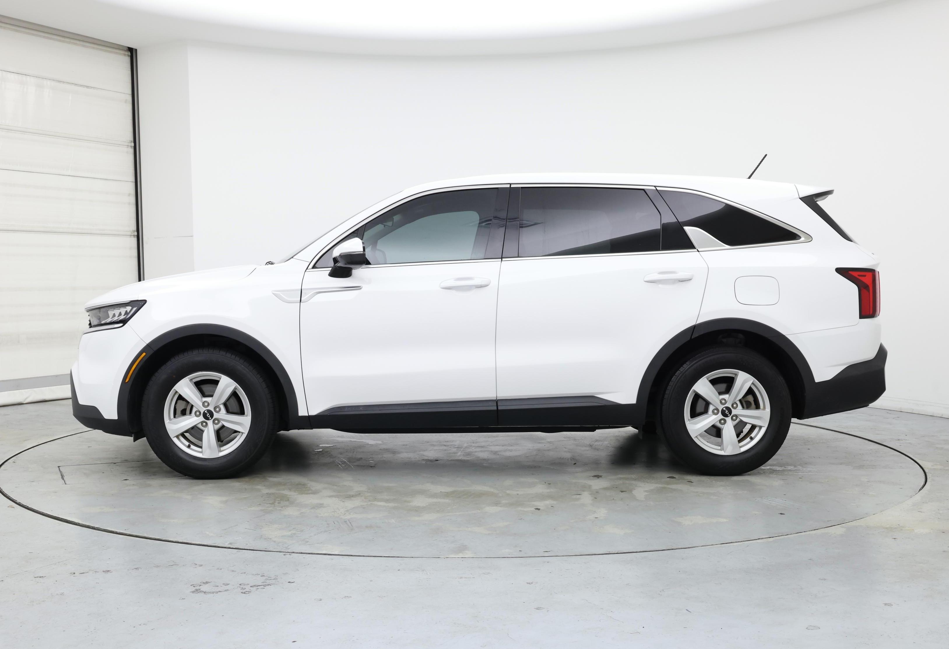 Thumbnail: 2022 Kia Sorento - 3