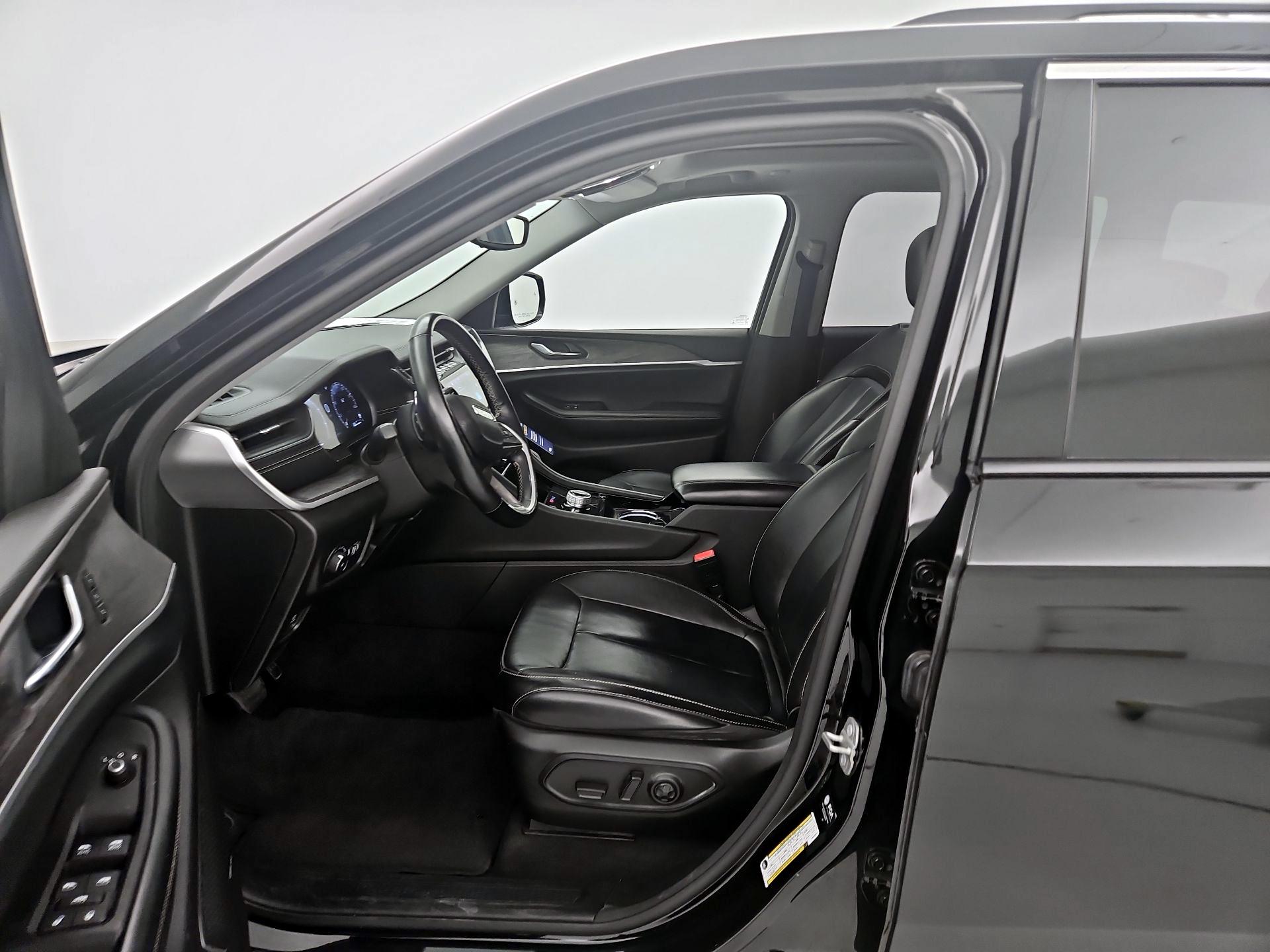 Thumbnail: 2022 Jeep Grand Cherokee - 11