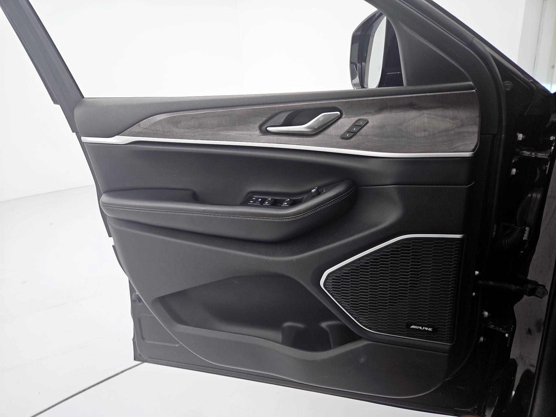 Thumbnail: 2022 Jeep Grand Cherokee - 12