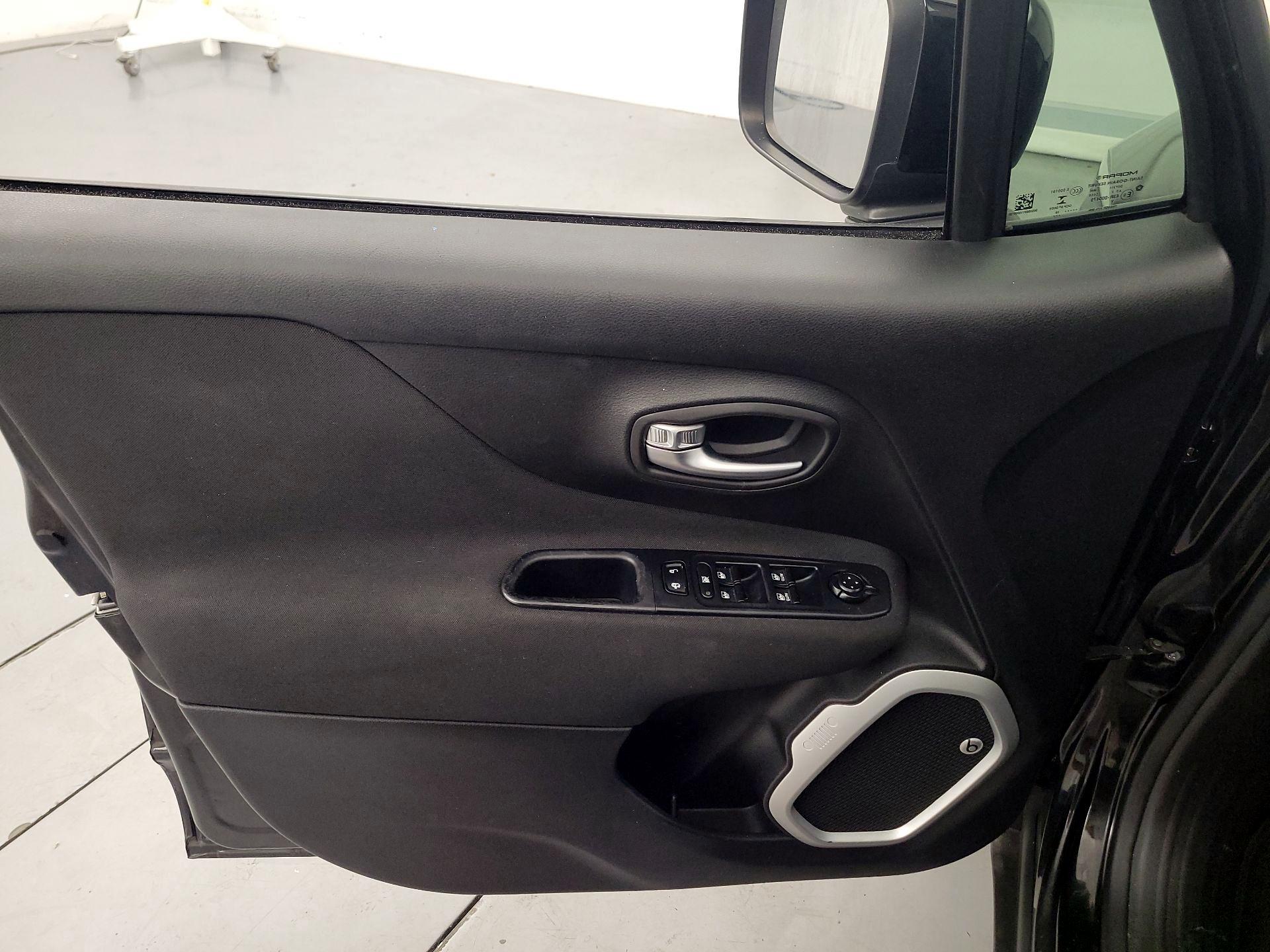 Thumbnail: 2019 Jeep Renegade - 12