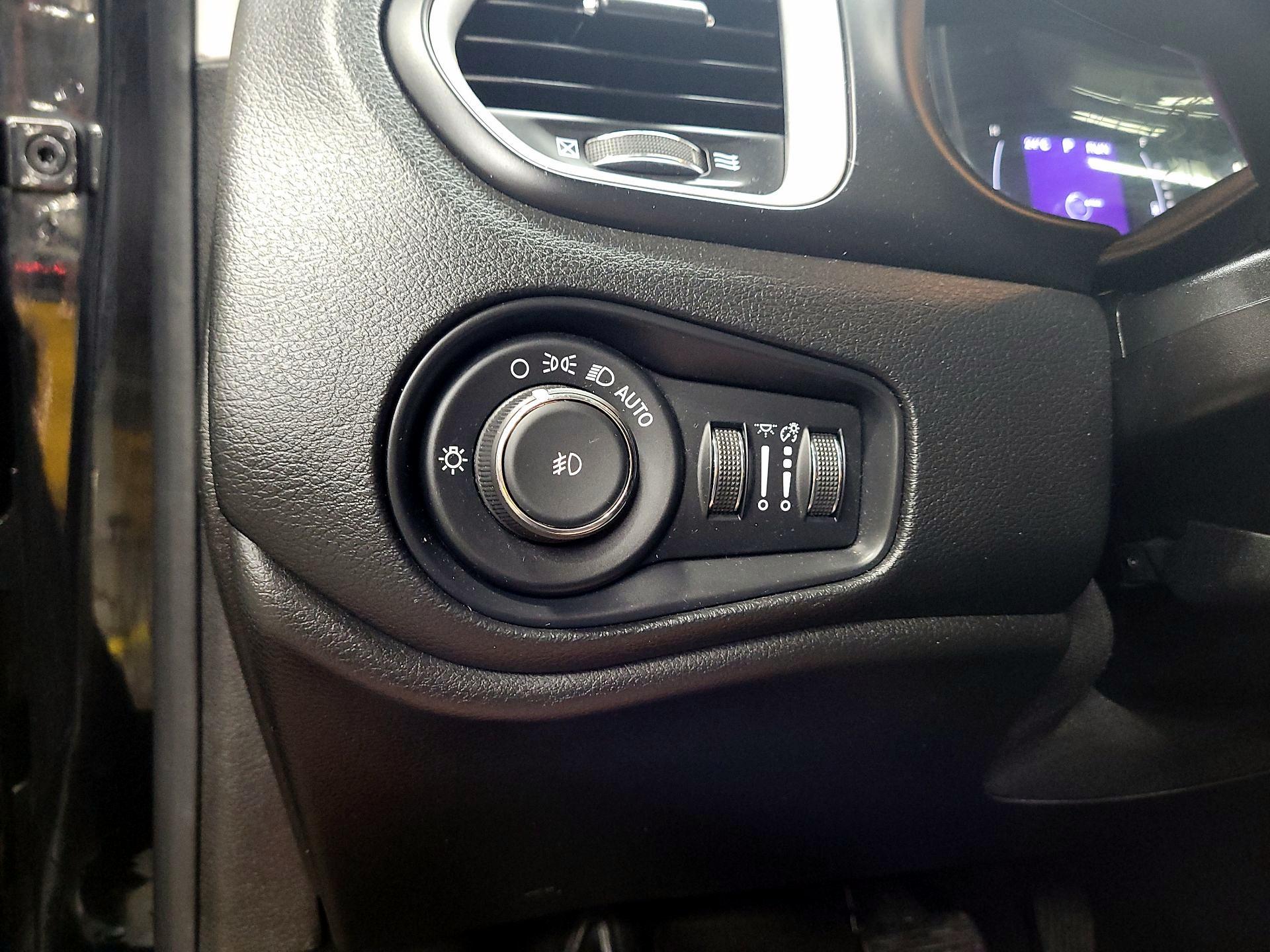 Thumbnail: 2019 Jeep Renegade - 13