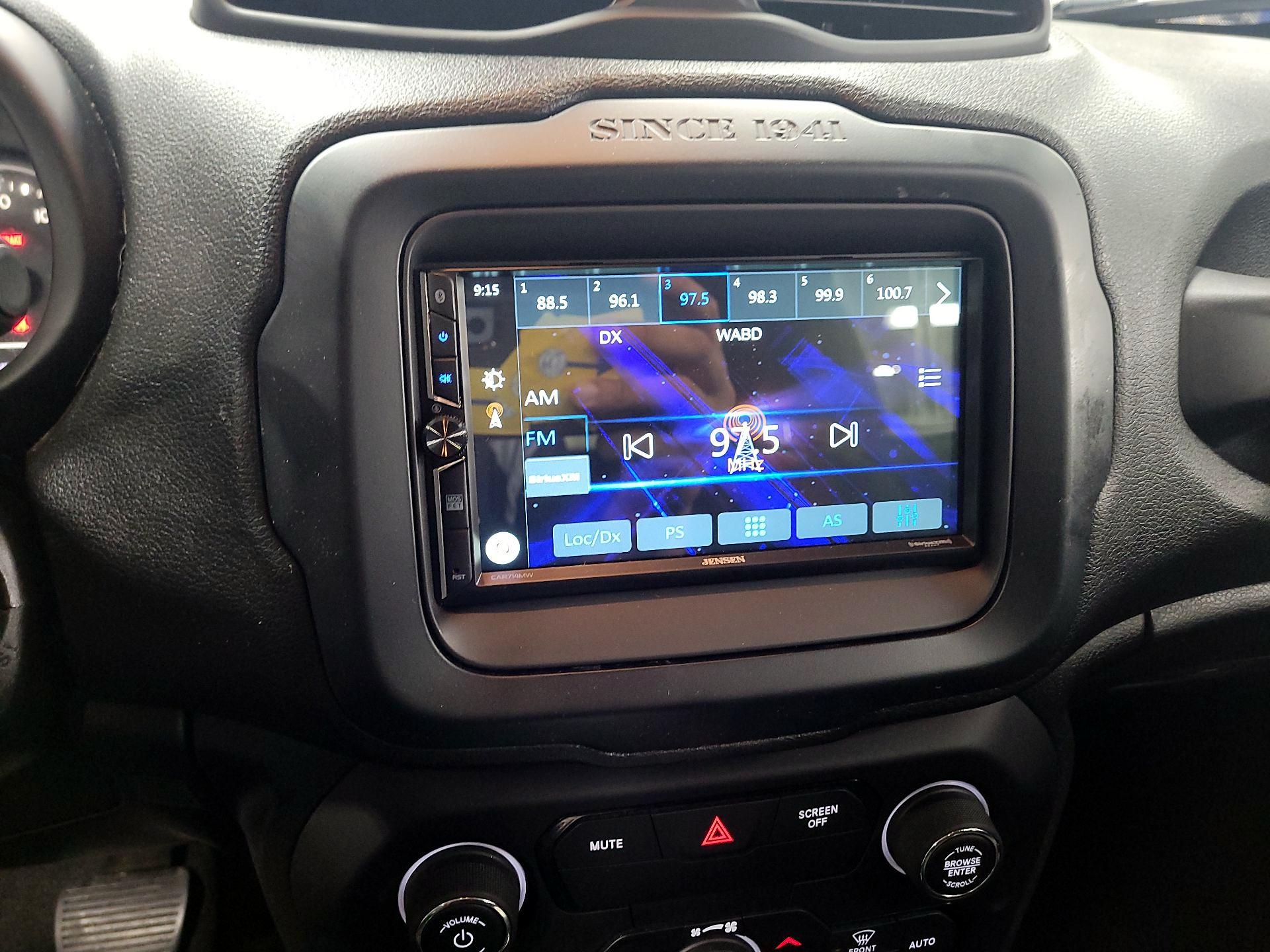 Thumbnail: 2019 Jeep Renegade - 15