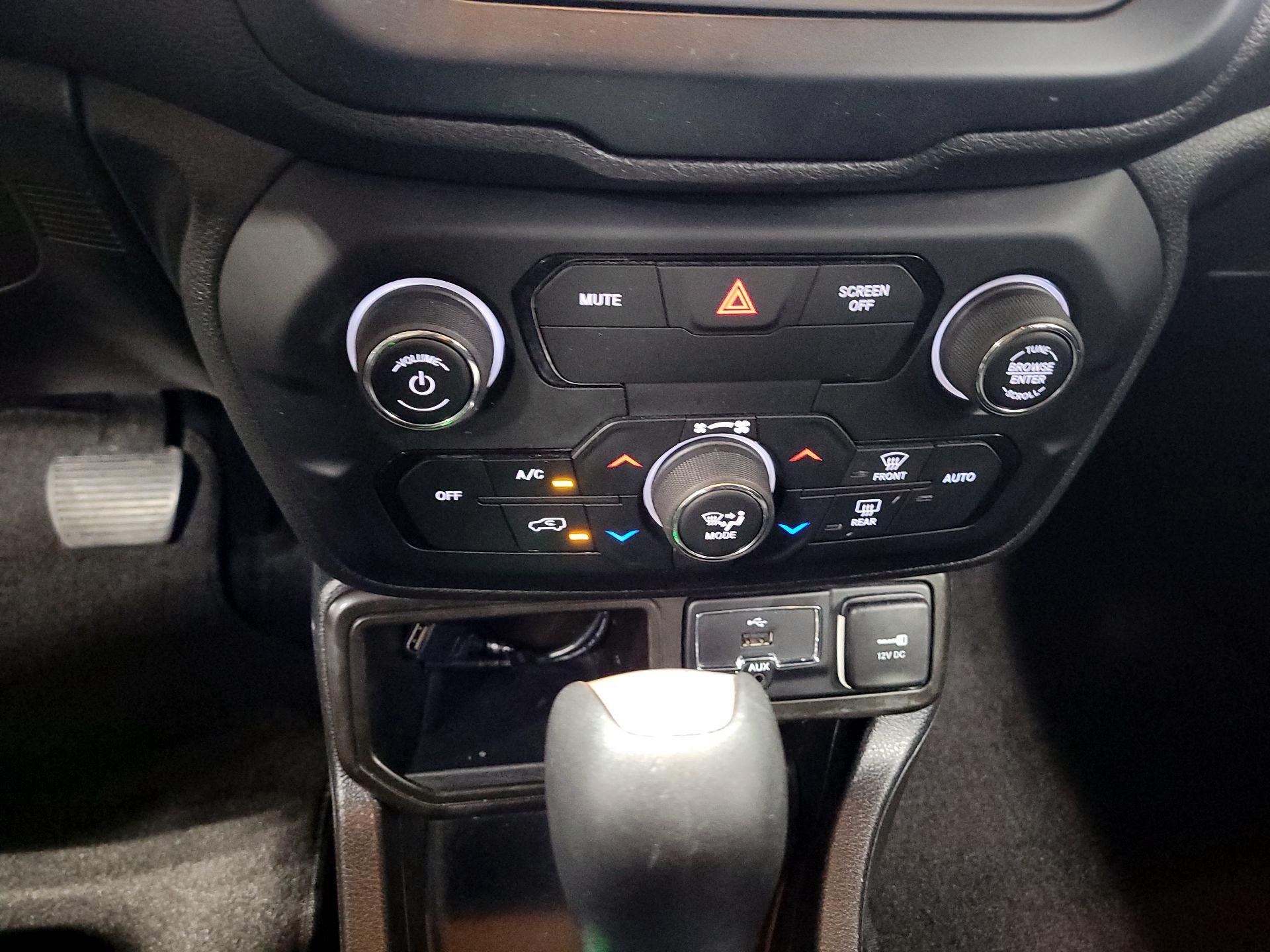 Thumbnail: 2019 Jeep Renegade - 16
