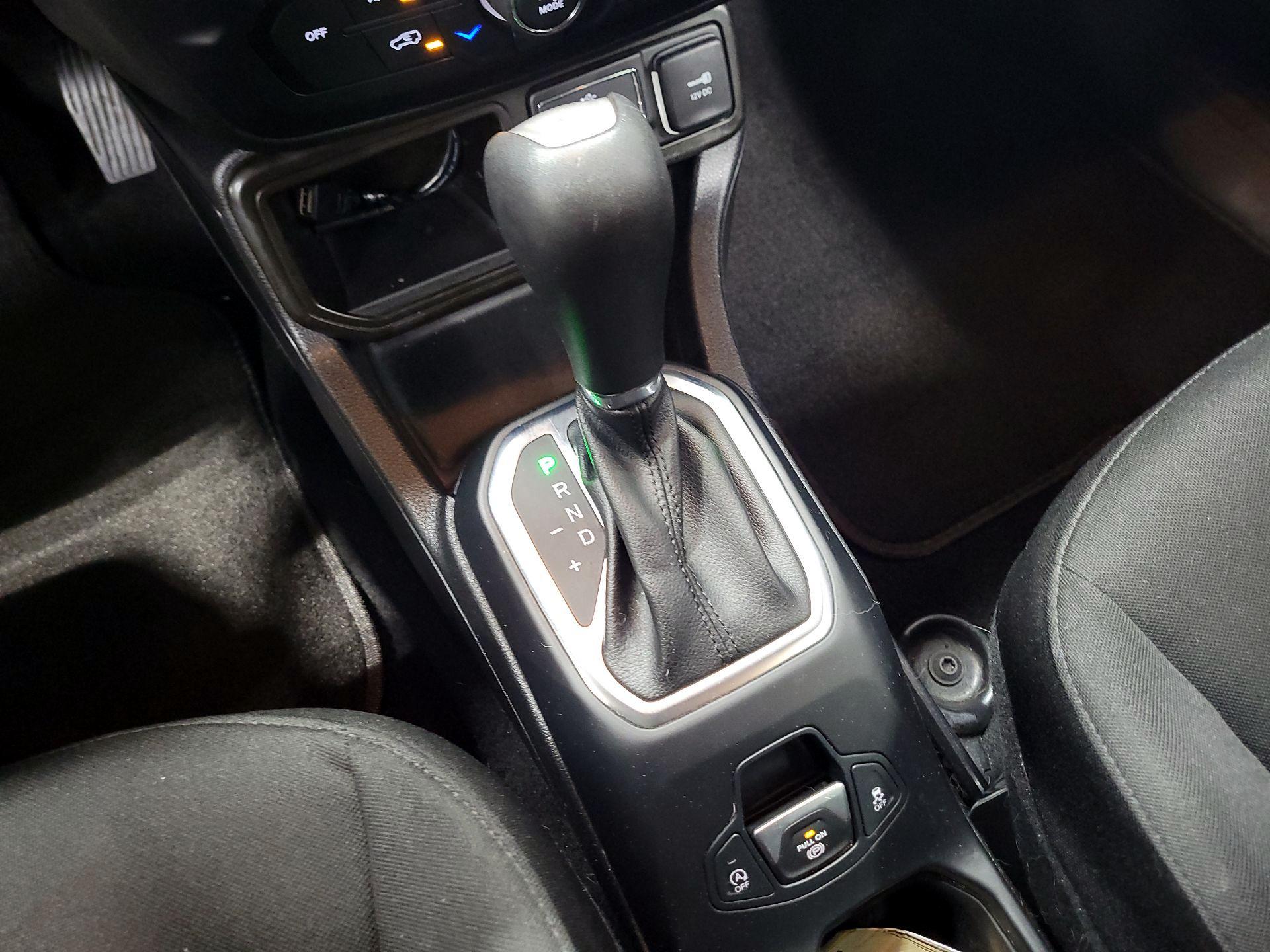 Thumbnail: 2019 Jeep Renegade - 17