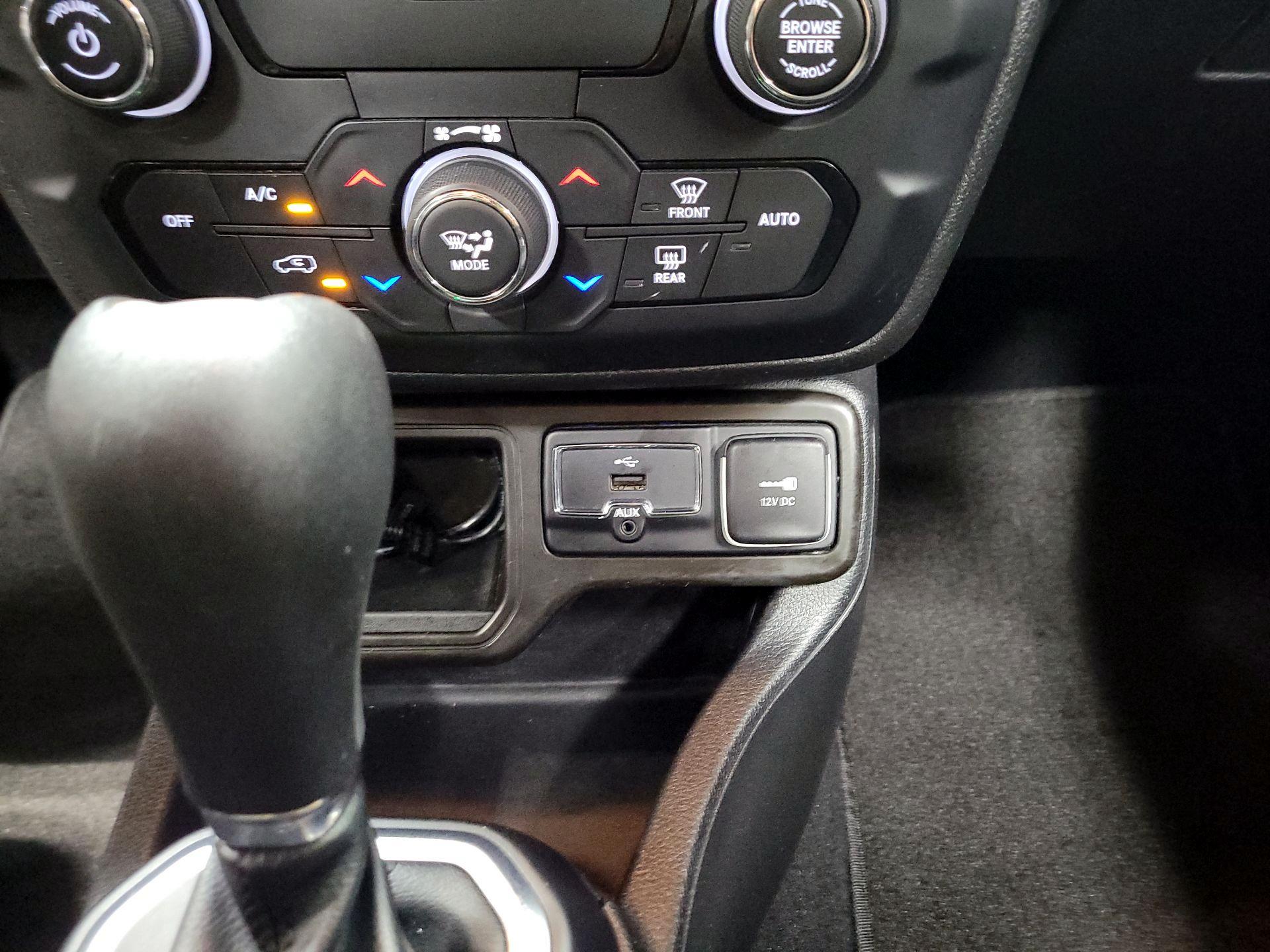 Thumbnail: 2019 Jeep Renegade - 18