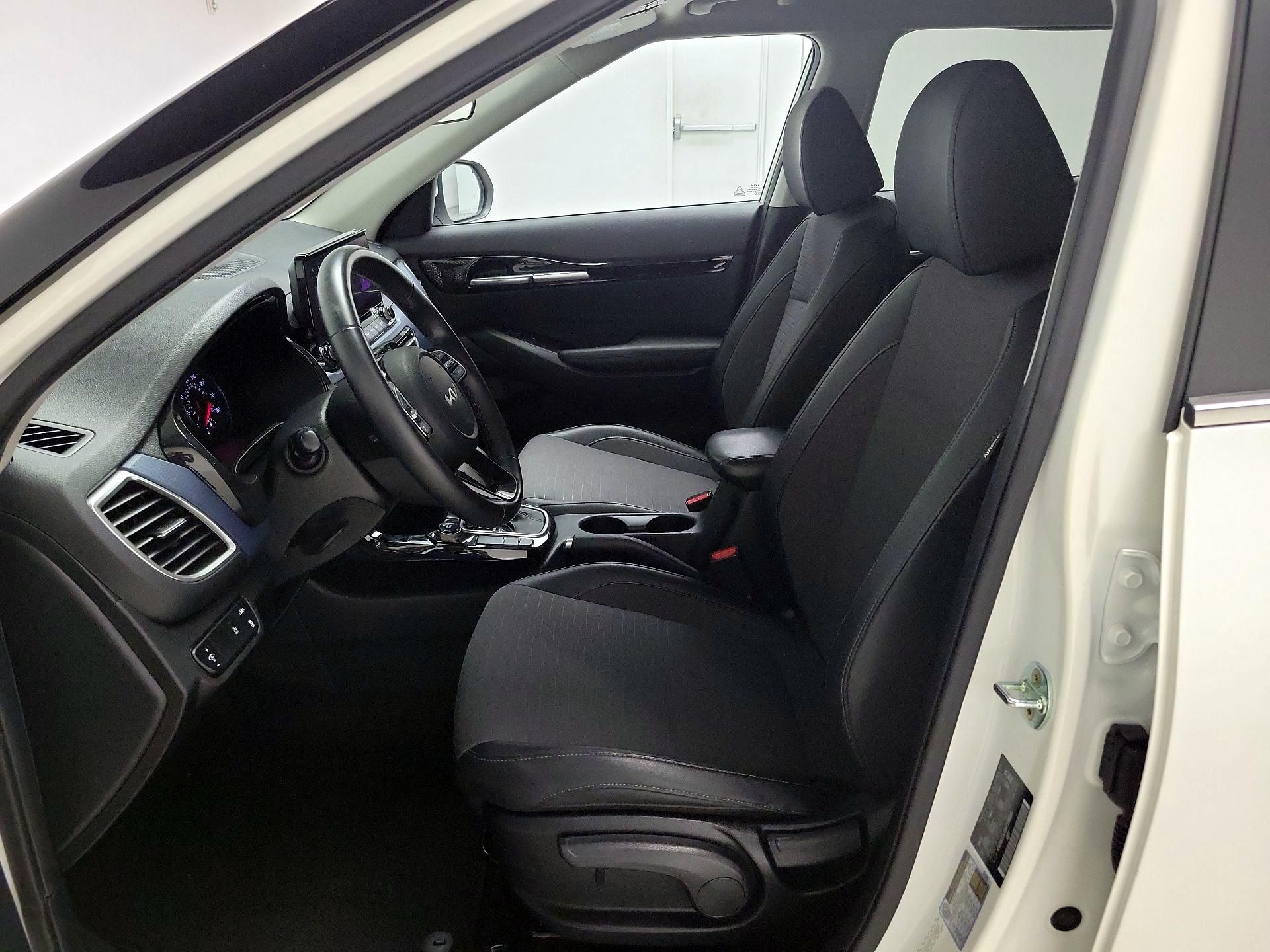 Thumbnail: 2023 Kia Seltos - 11