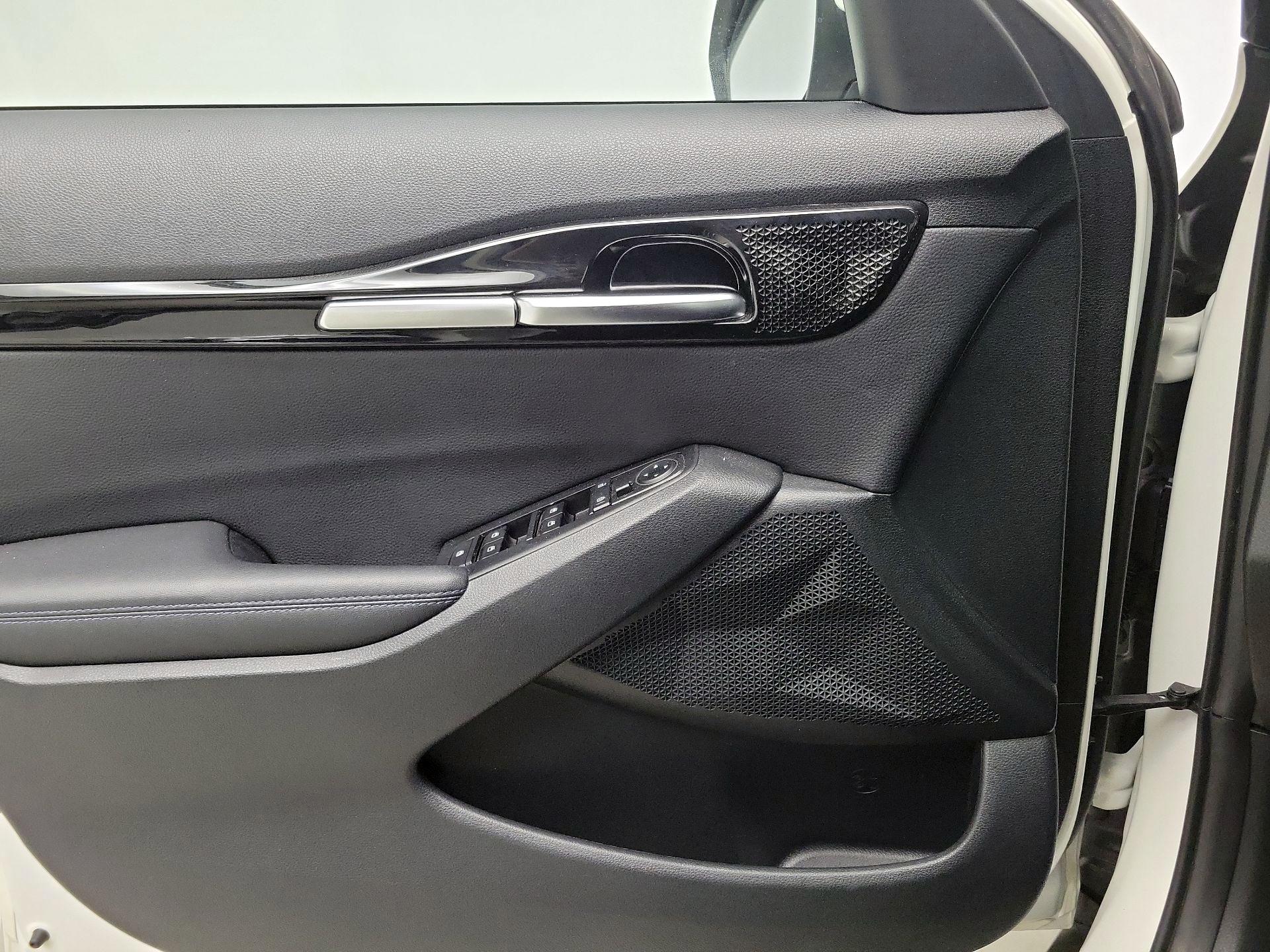 Thumbnail: 2023 Kia Seltos - 12