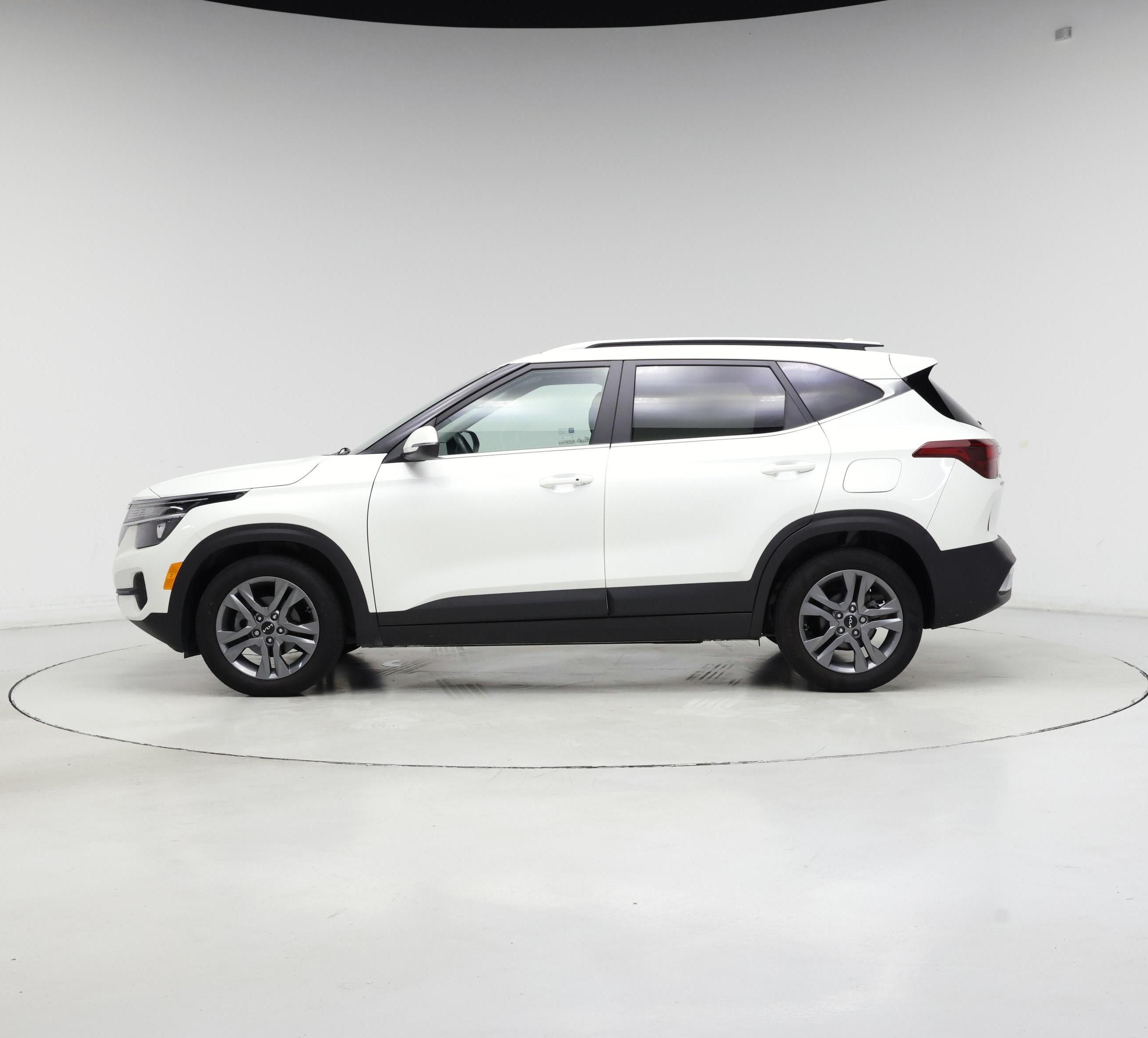 Thumbnail: 2023 Kia Seltos - 3