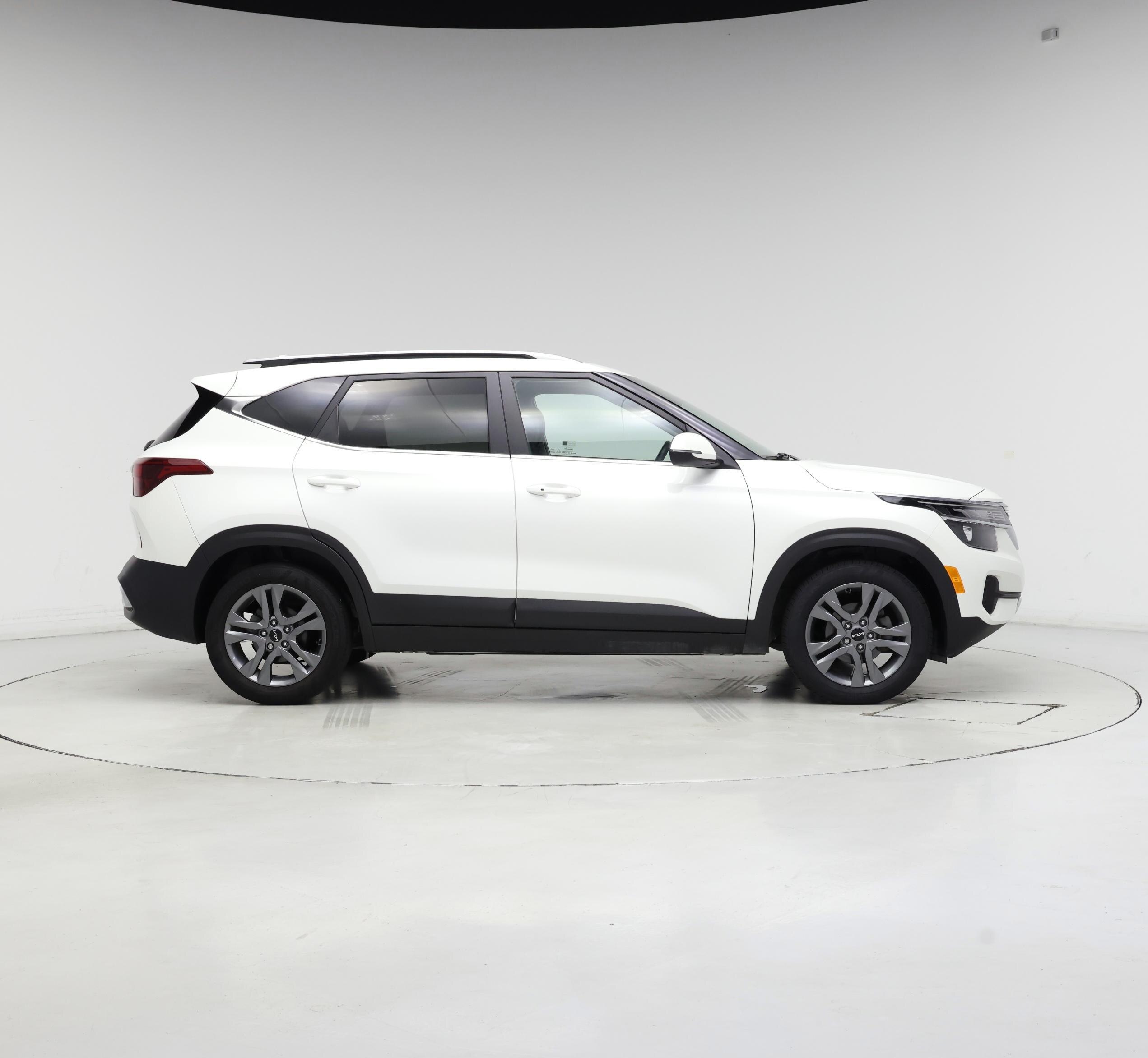 Thumbnail: 2023 Kia Seltos - 7