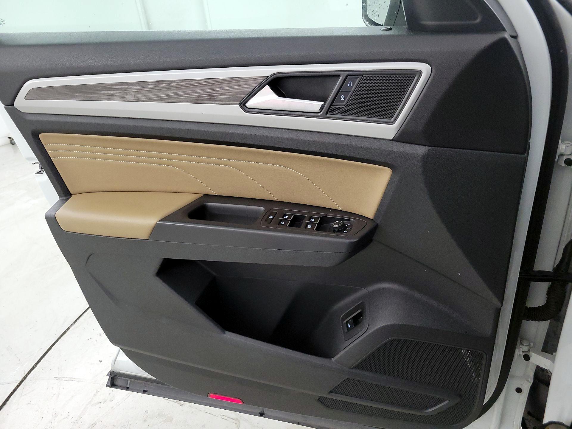 Thumbnail: 2021 Volkswagen Atlas - 10
