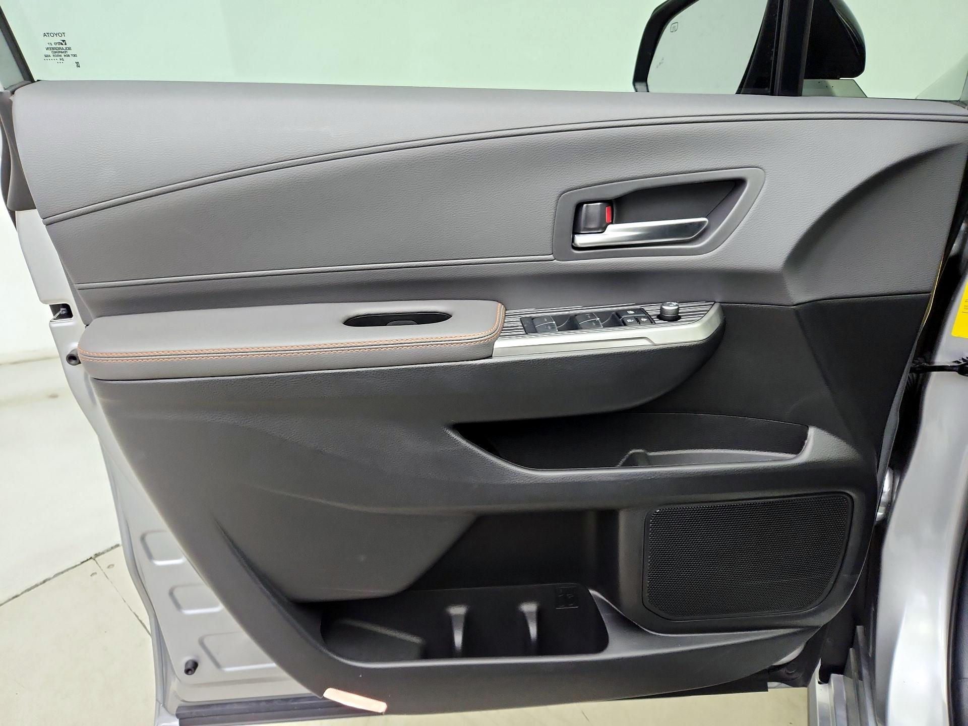 Thumbnail: 2024 Toyota Sienna - 12