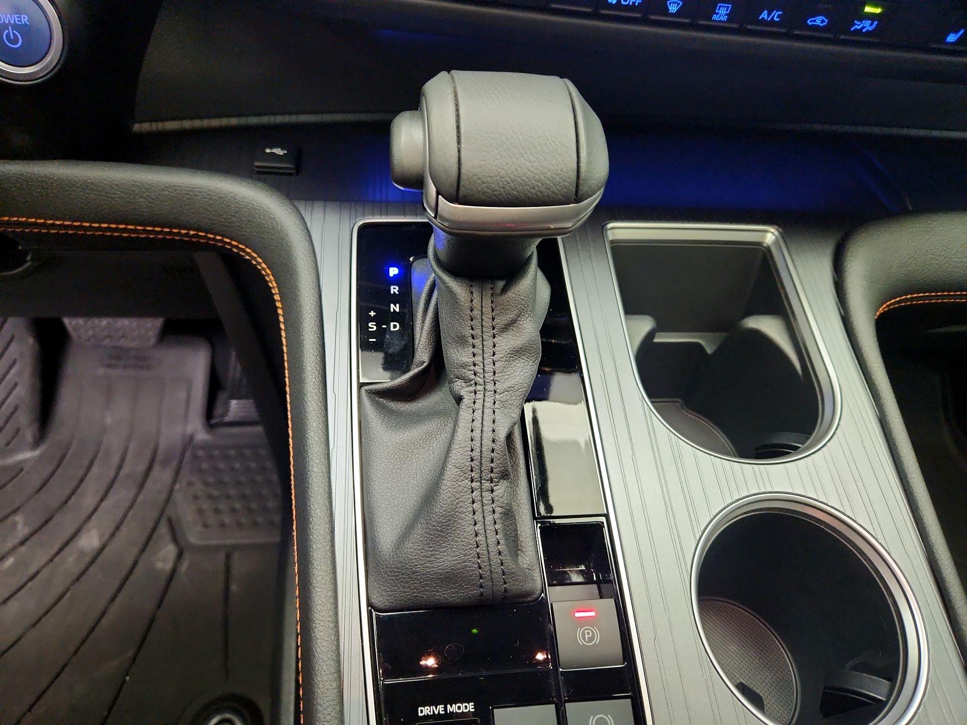 Thumbnail: 2024 Toyota Sienna - 18