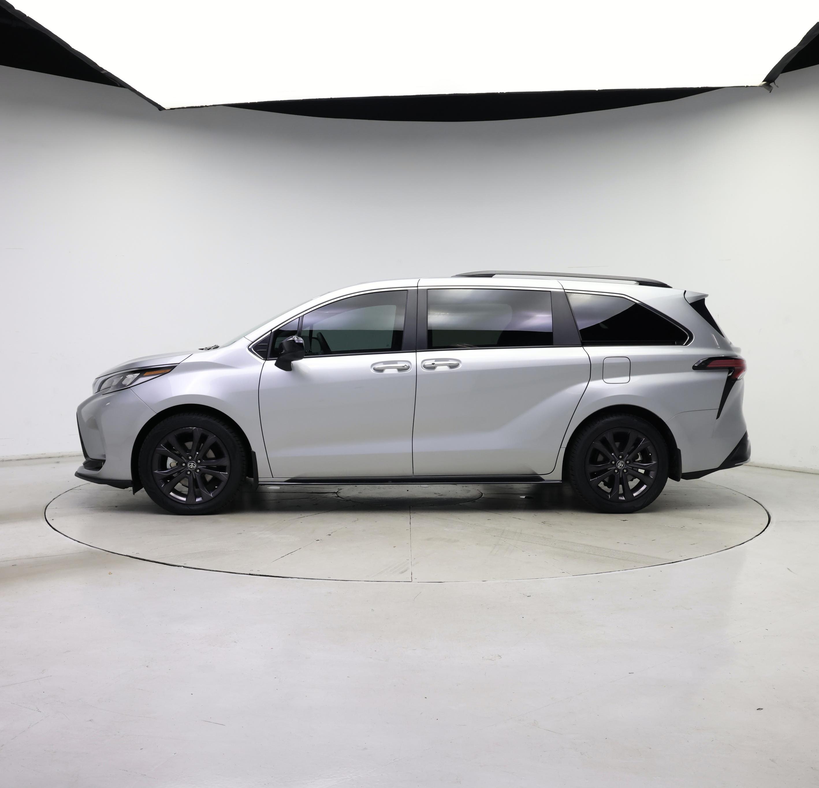 Thumbnail: 2024 Toyota Sienna - 3